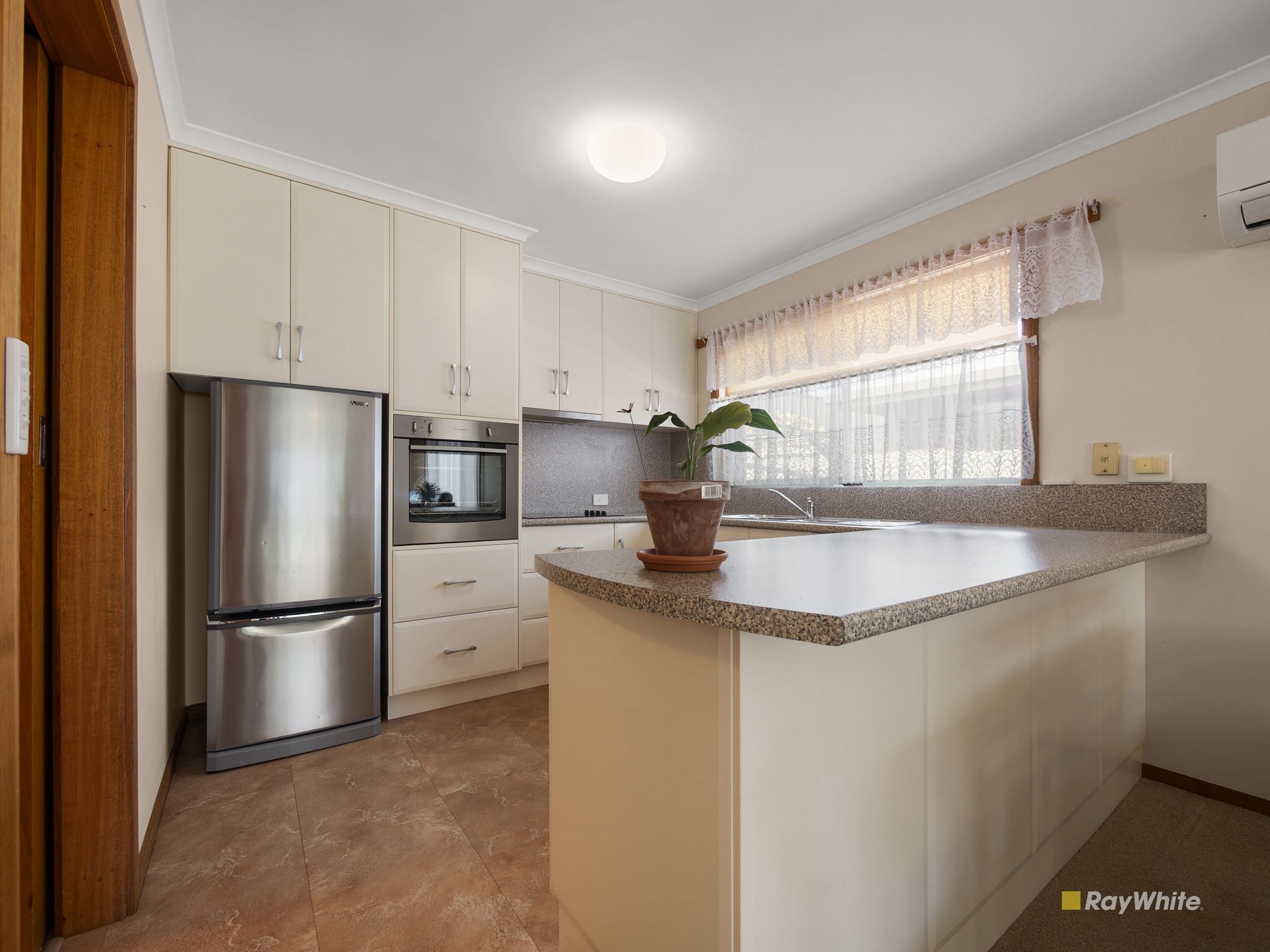 4/52 Hogg Street — photo 6 of 13