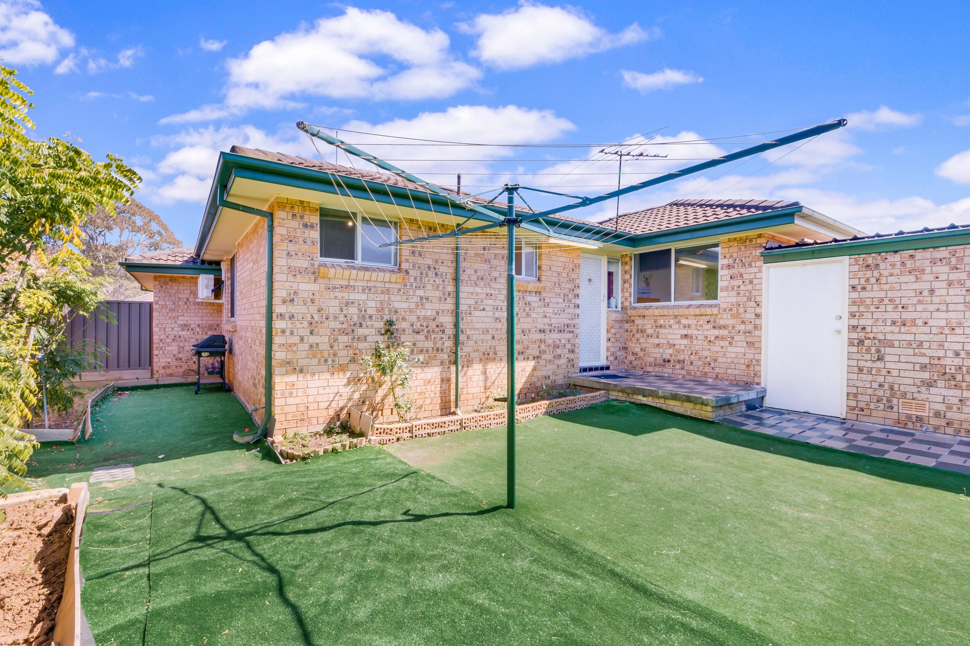 2/10 Bensley Road, Macquarie Fields, NSW 2564