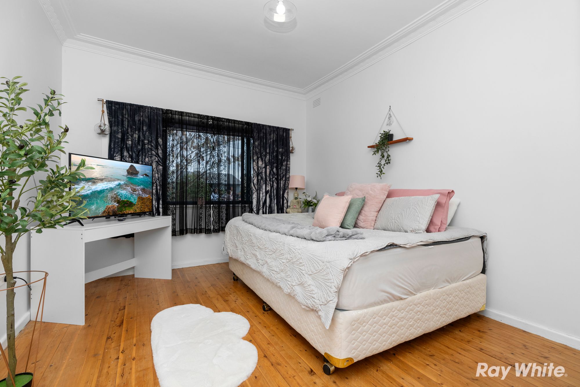 86 Tichborne Crescent — photo 8 of 12