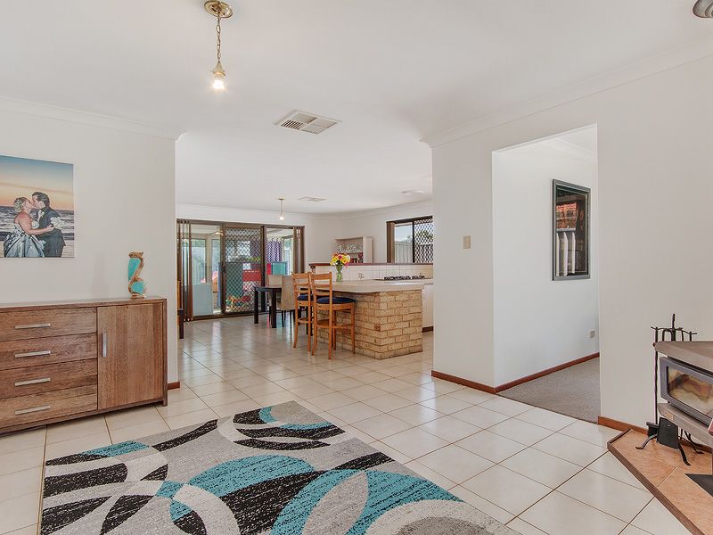 10 Glenway Loop, Cooloongup, WA 6168