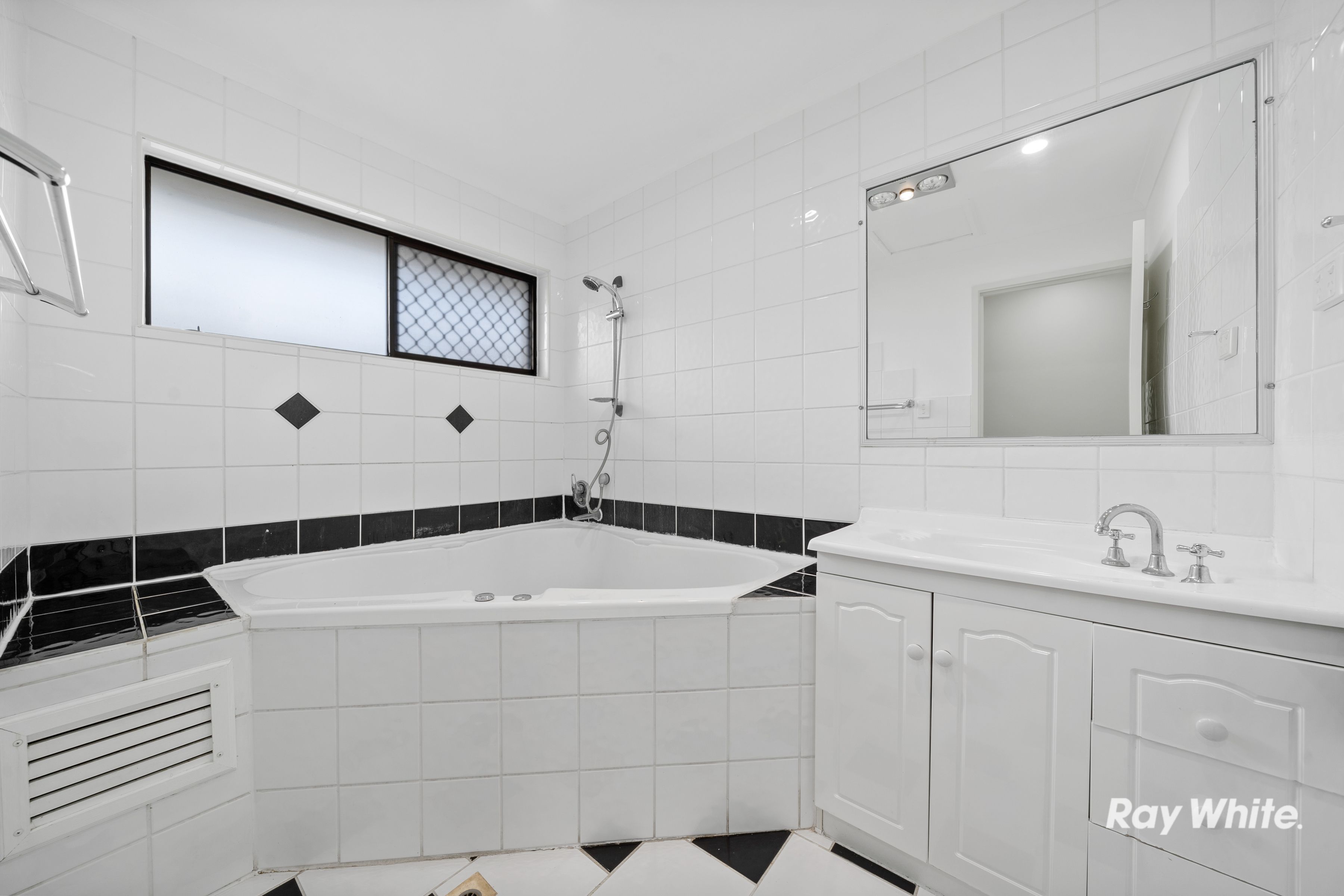 5 Parfrey Road — photo 10 of 18