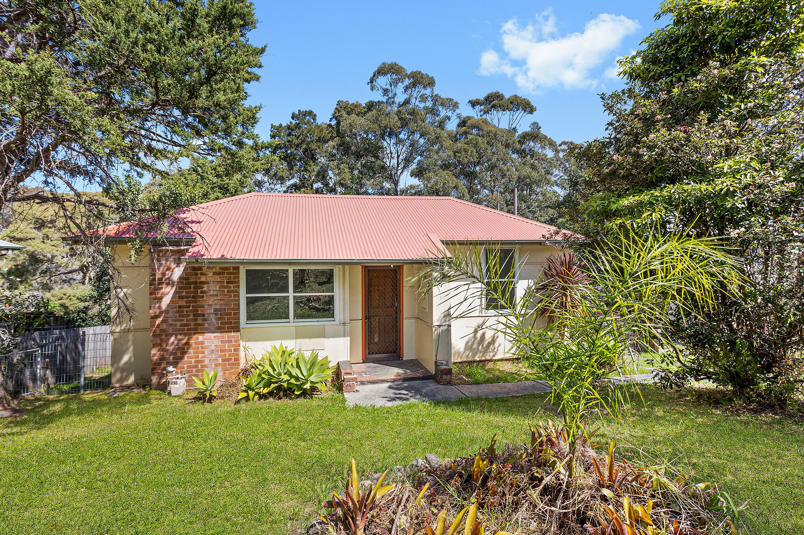 53 Maynes Parade — photo from Ray White Wollongong