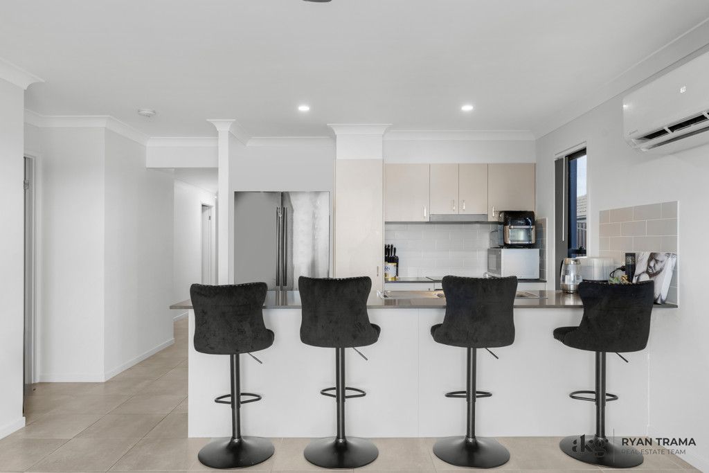 40 Barnyard Drive, Park Ridge, QLD 4125