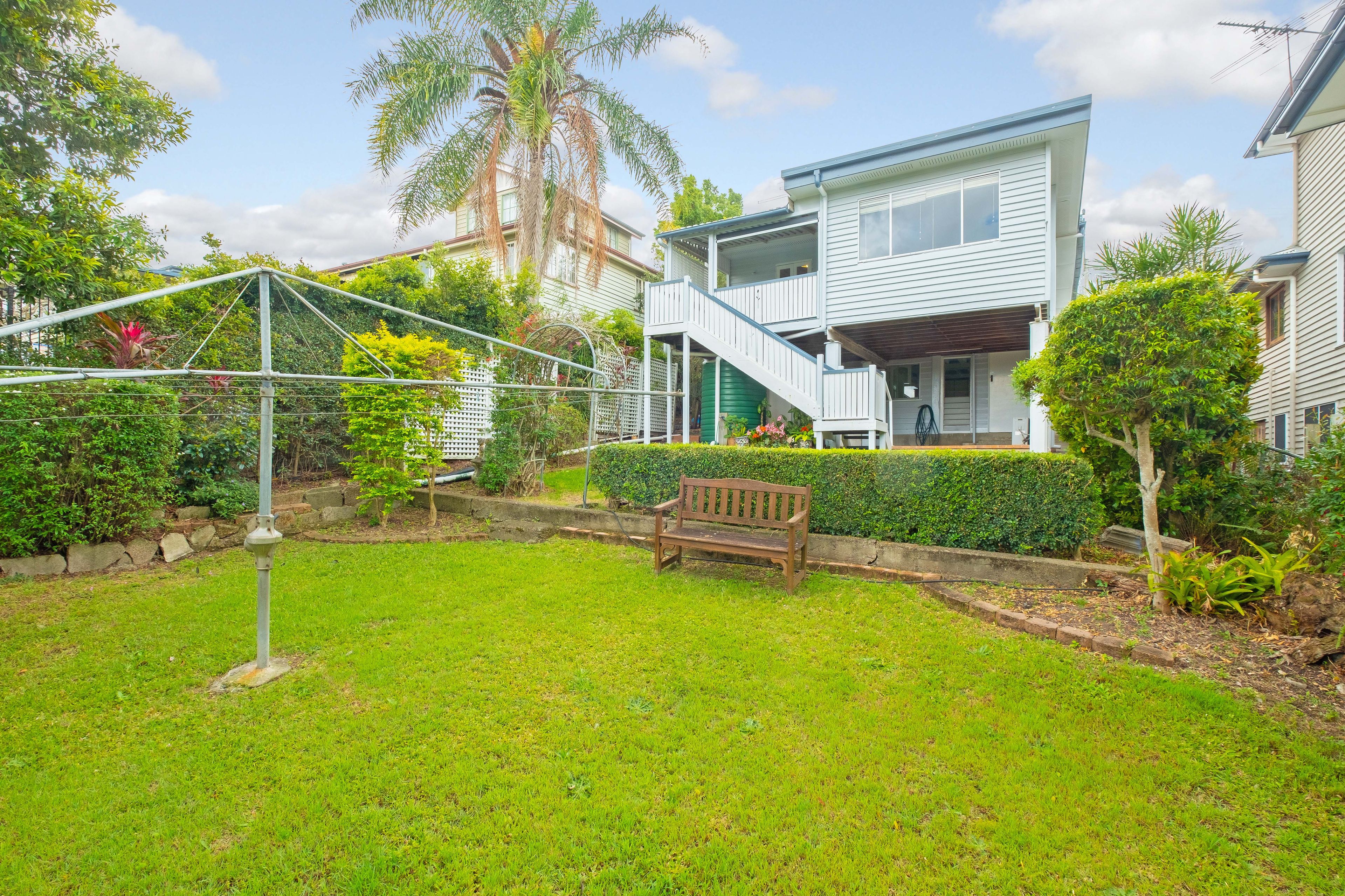 17 Emma Street, Holland Park West, QLD 4121