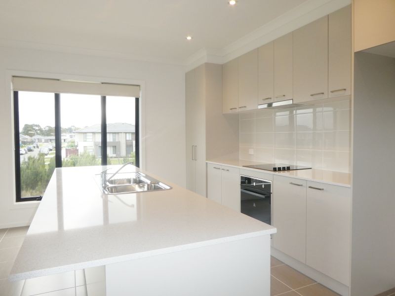 9 Doonhamer Place, Clyde North, VIC 3978