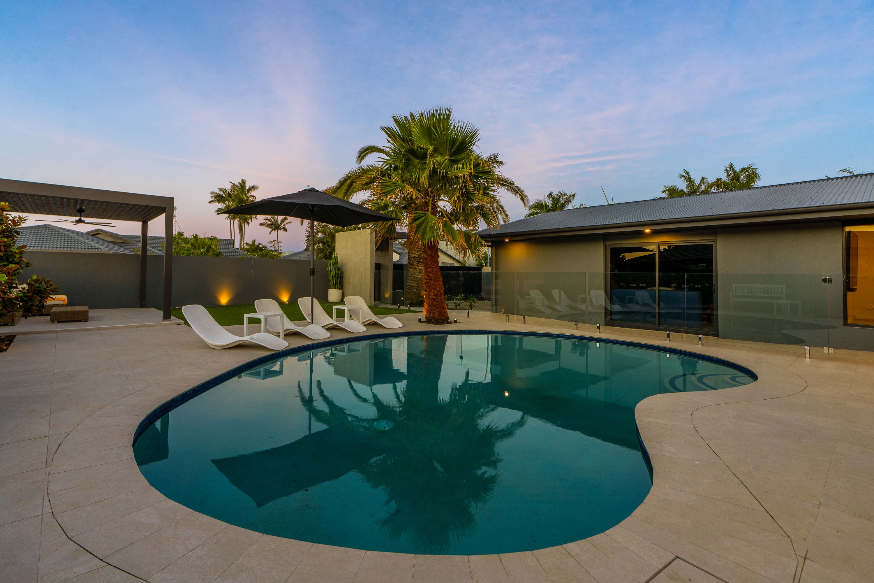 6 Huon Street, Broadbeach Waters, QLD 4218