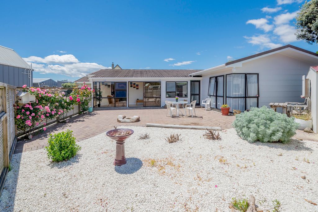 12 Goldie Place, Waikanae Beach, Kapiti Coast District