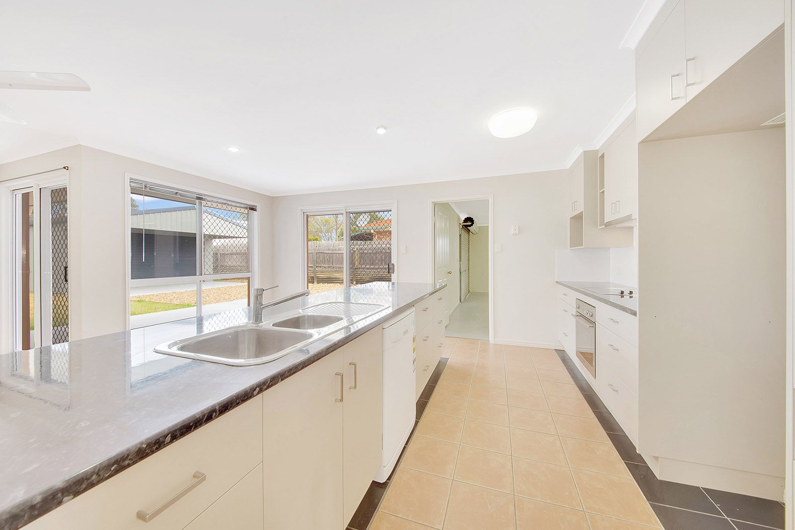 284 J Hickey Avenue, Clinton, QLD 4680