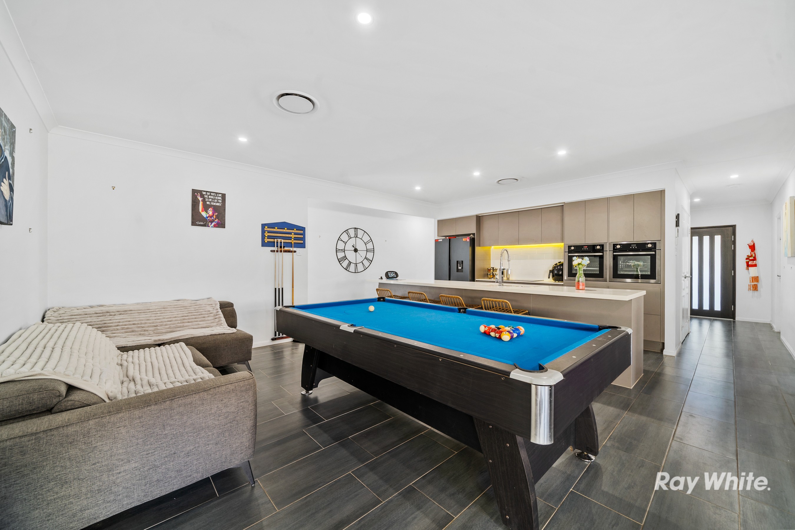 11 Gumview Close, Regents Park, QLD 4118