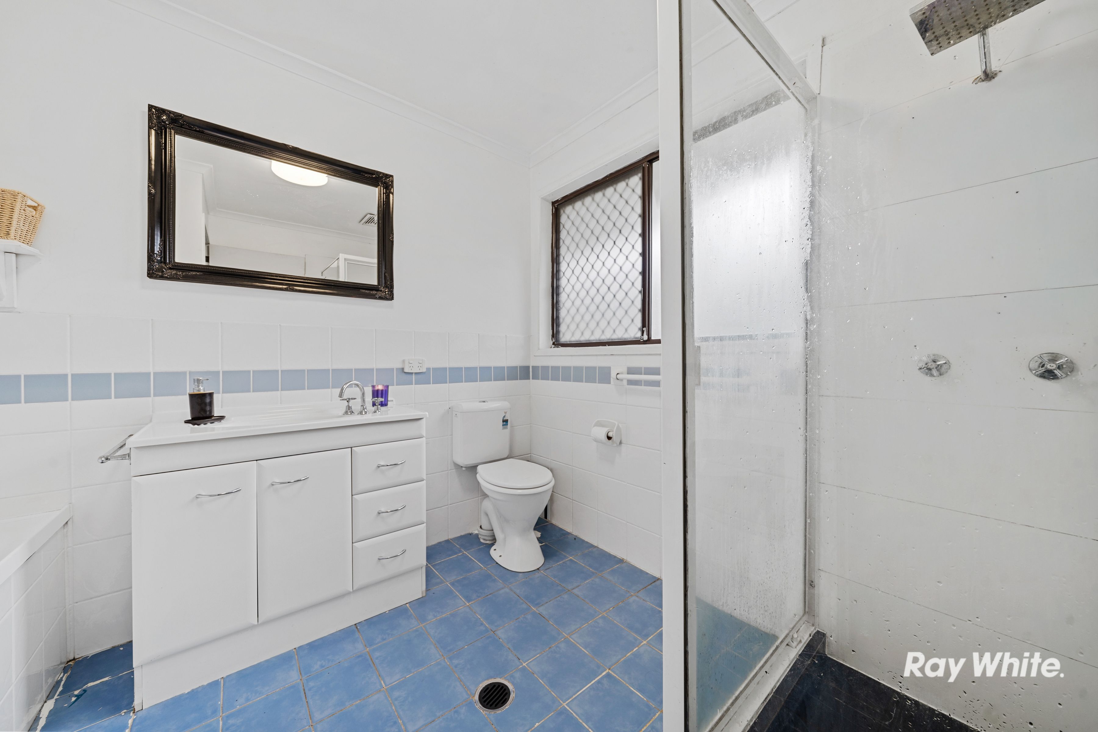 18 King Arthur Boulevard — photo 11 of 16