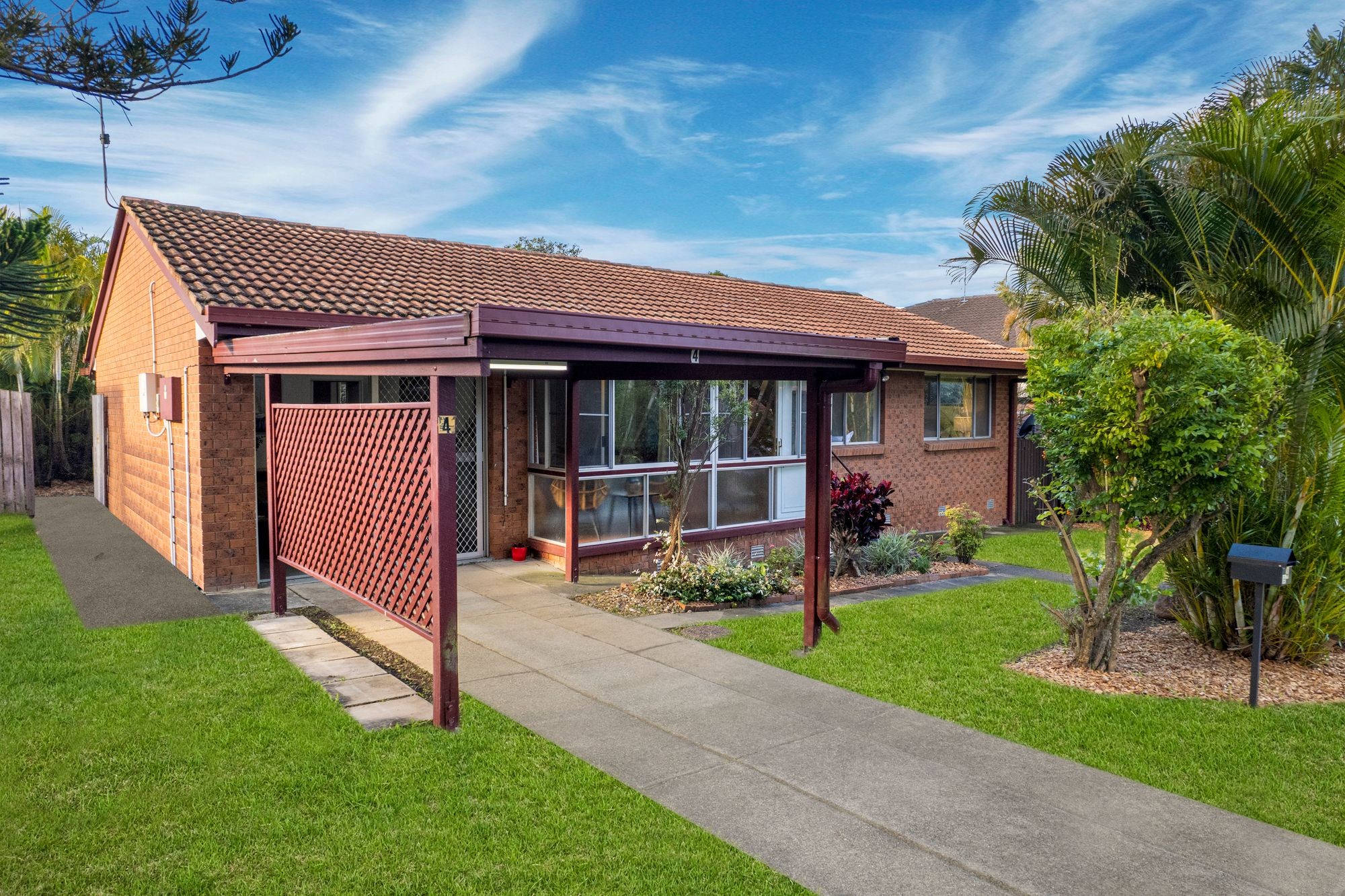 4 Redleaf Street, Mansfield, QLD 4122