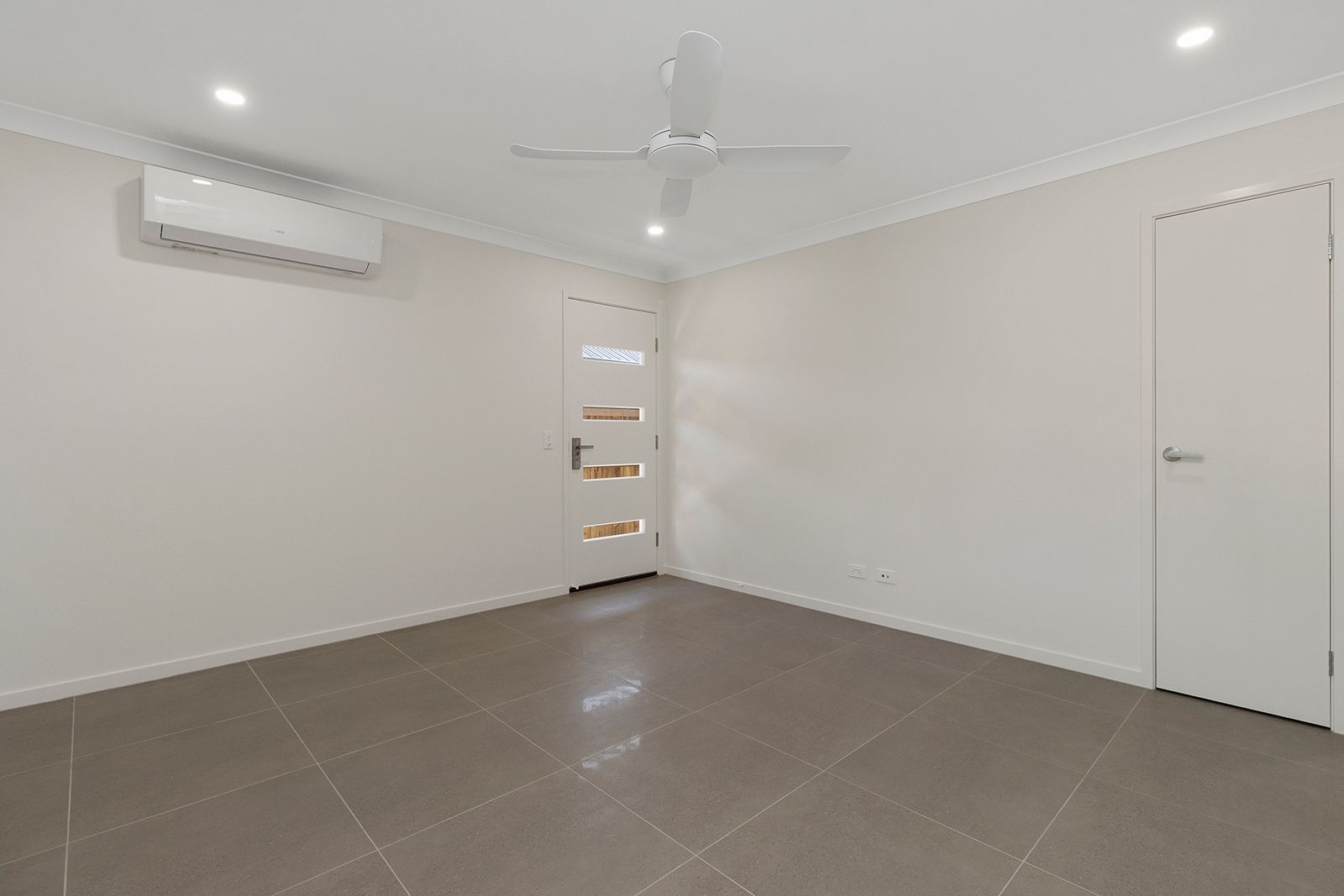 2/69 Dunaden Street, Logan Reserve, QLD 4133