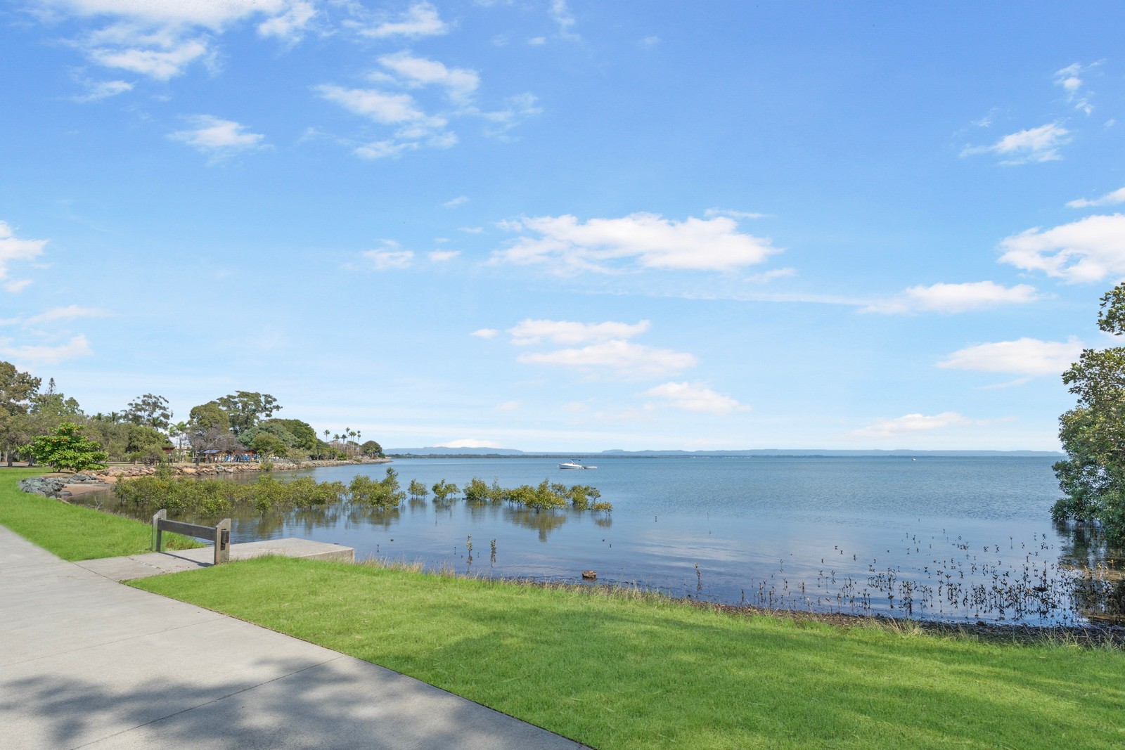 38 Oyster Point Esplanade, Scarborough, QLD 4020