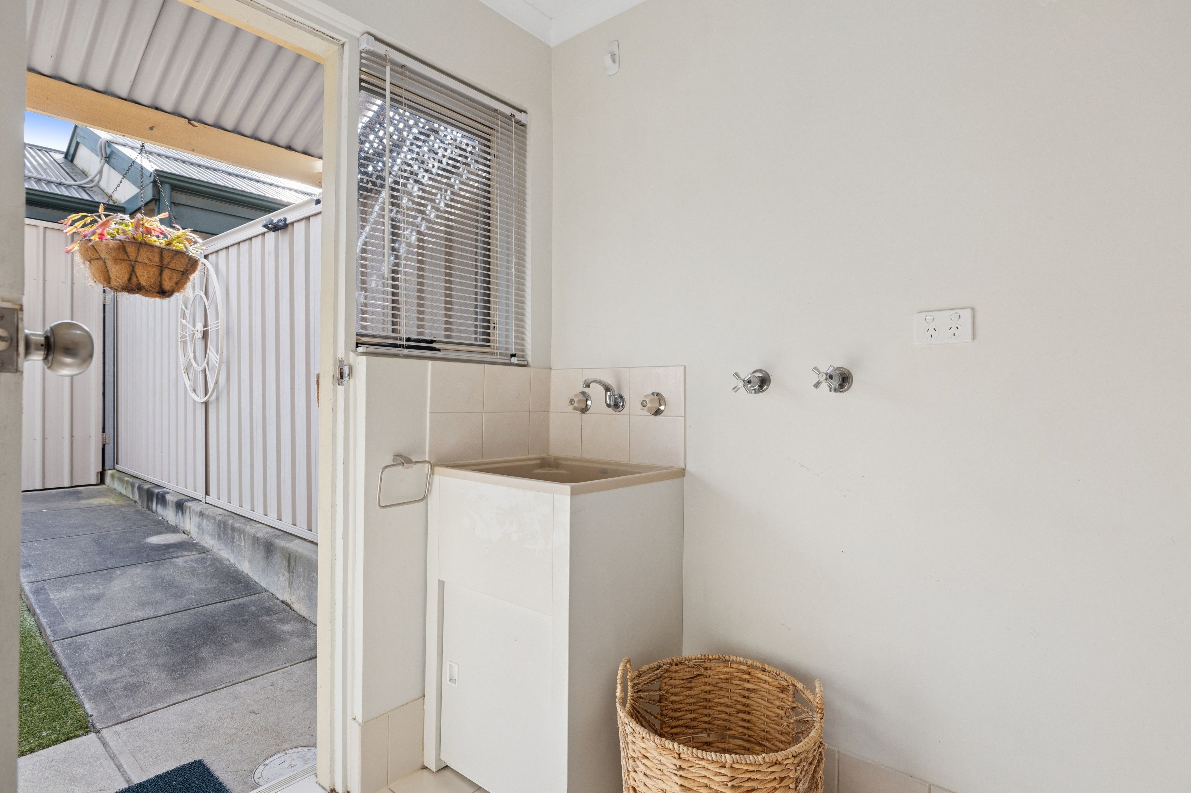 2/9 Mayfair Place — photo 18 of 25