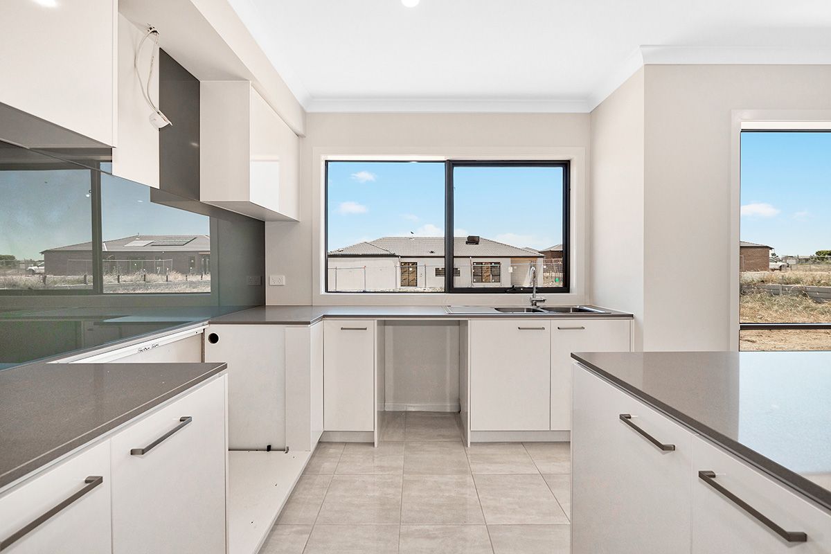 6 Stonehenge Place, Berwick, VIC 3806