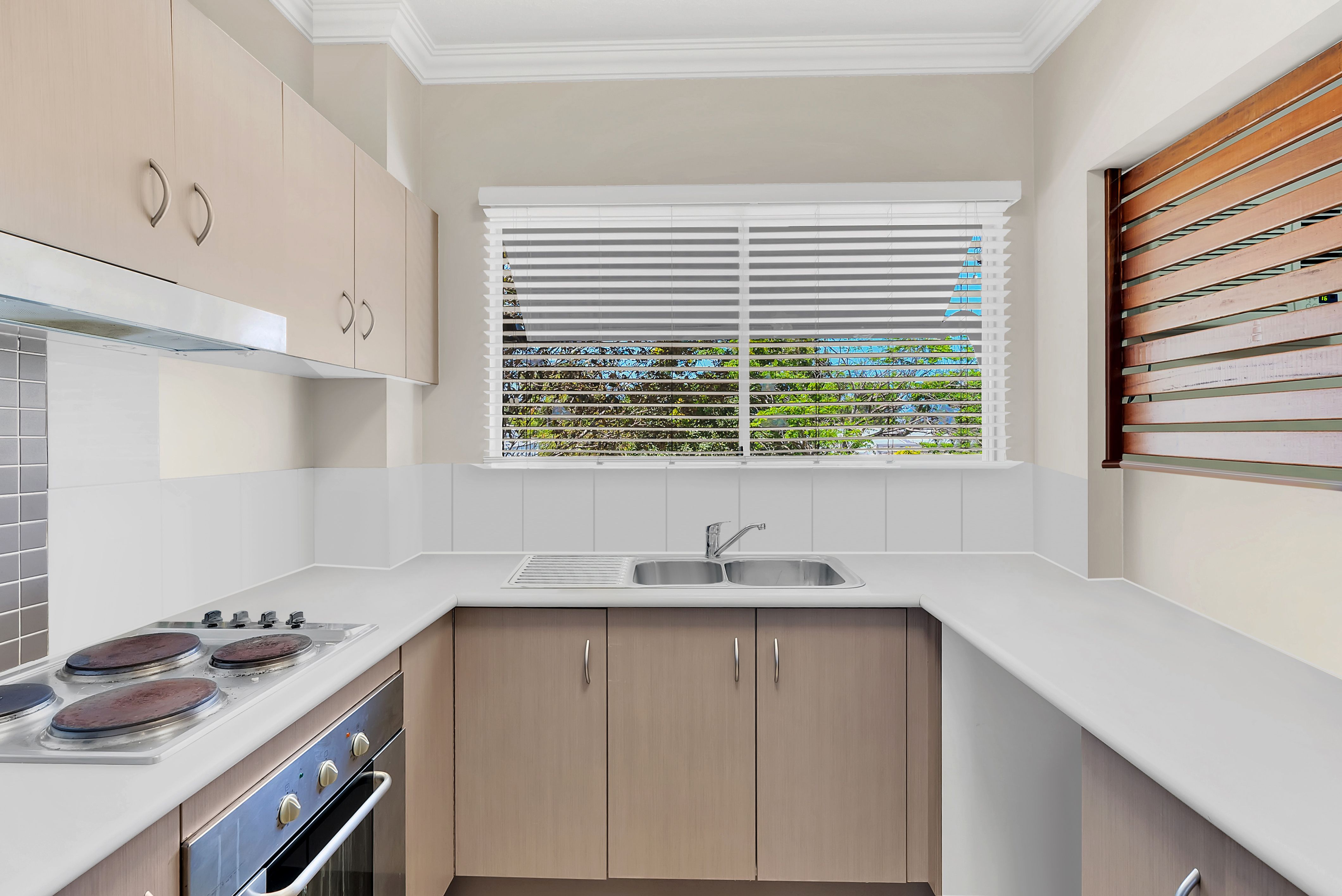 301/2-8 Centenary Close, Manoora, QLD 4870