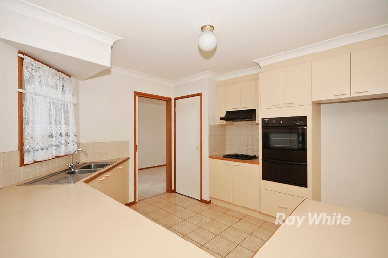 13 Peartree Place, Knoxfield, VIC 3180