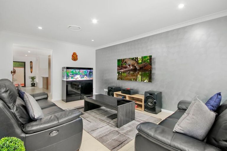 14 Bond Place, Oxley Park, NSW 2760