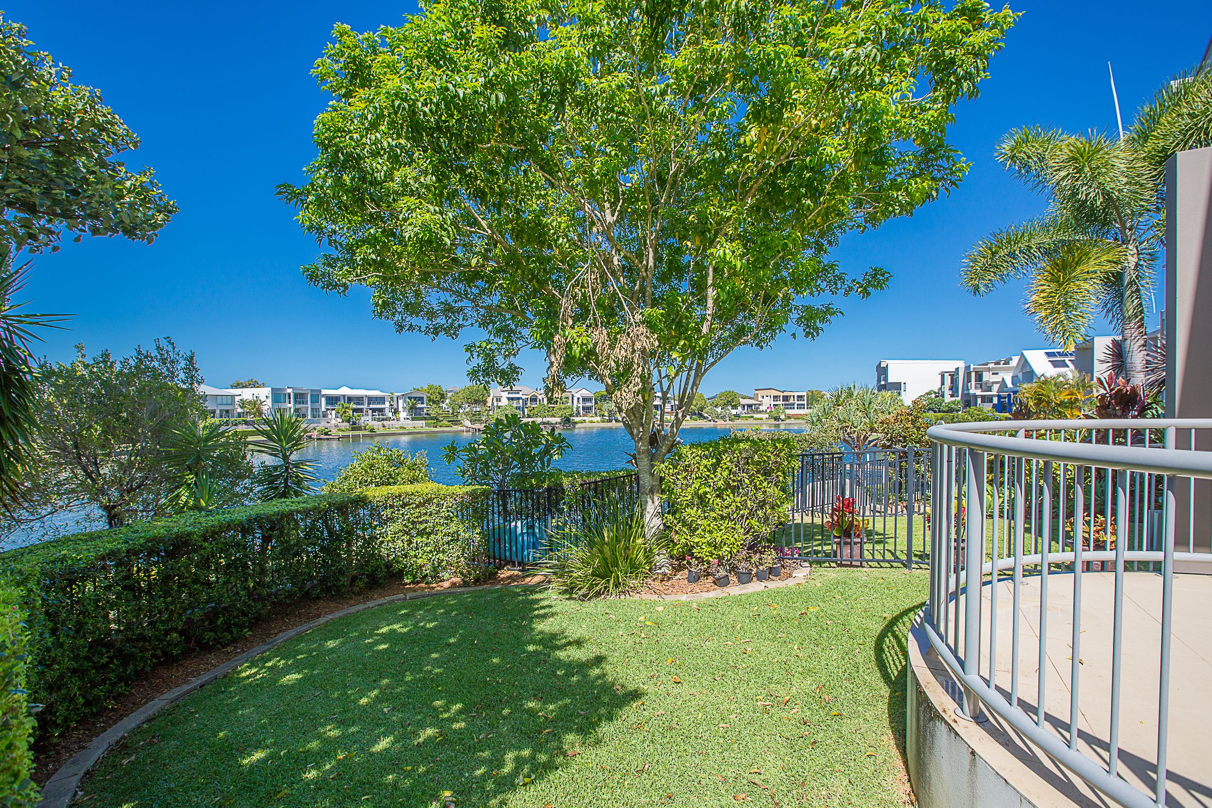 1/5021 Emerald Island Drive, Carrara, QLD 4211