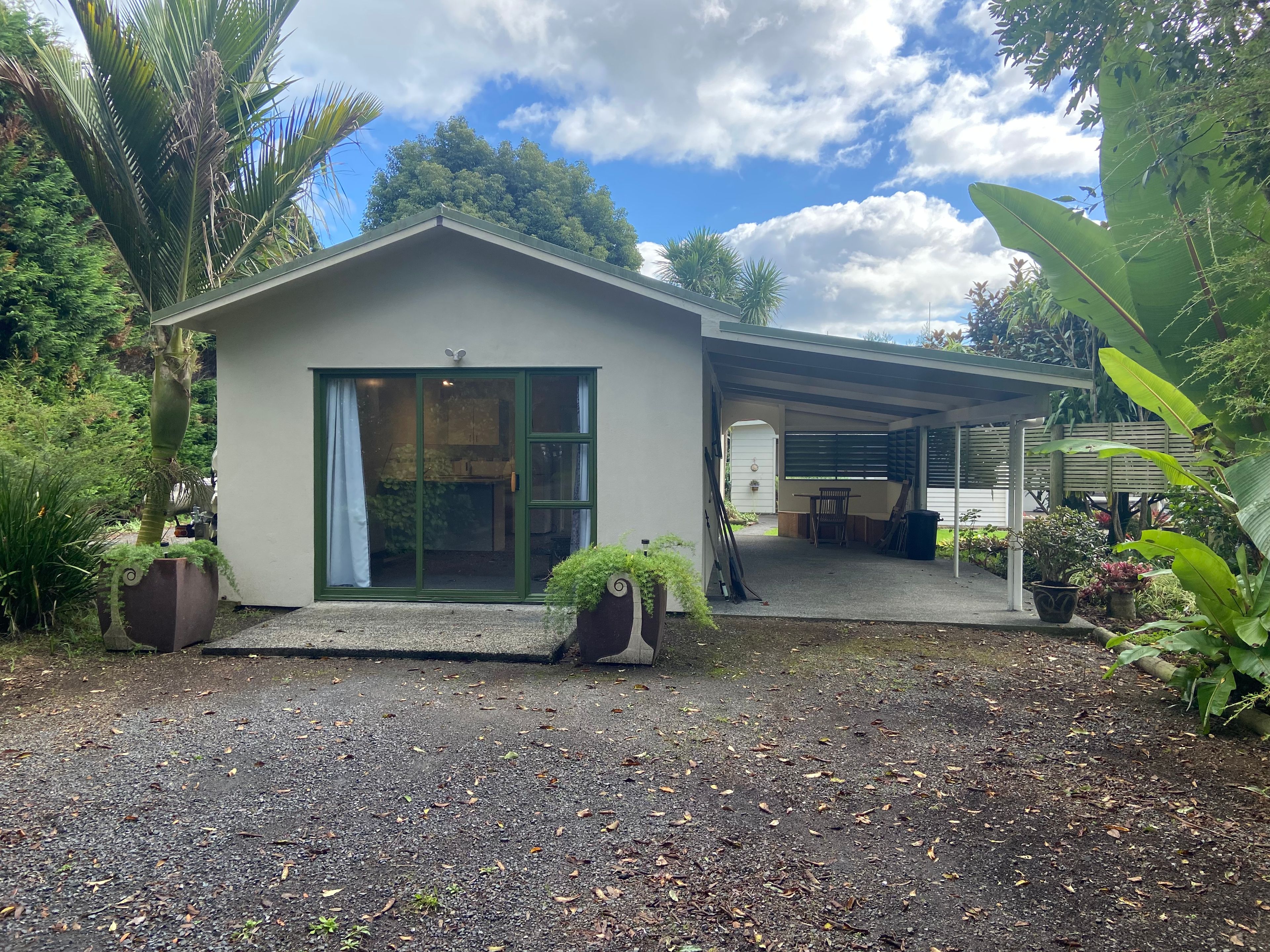Charming & Tidy 1-Bed Gem | Water, Lawns & Gardens Included 1