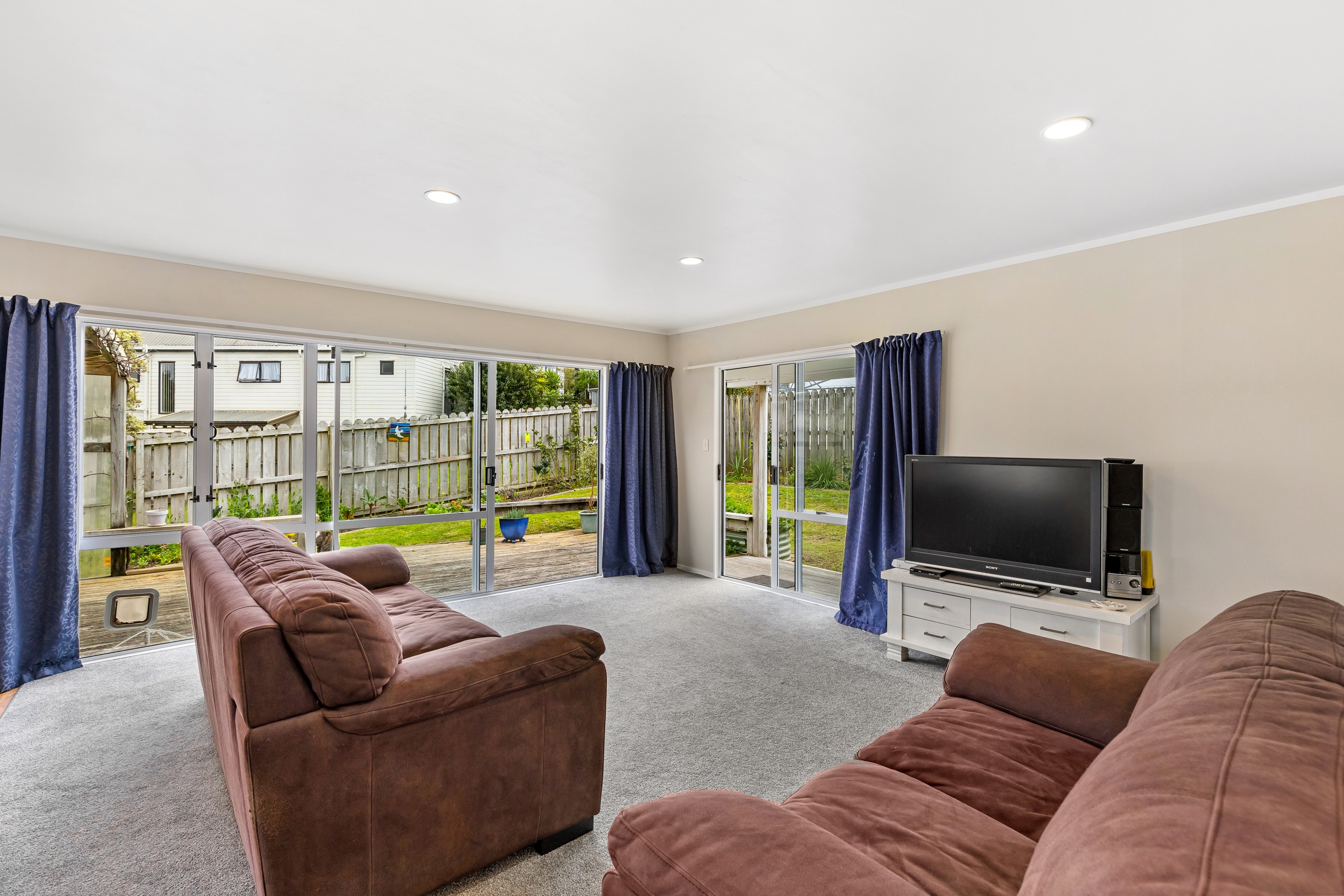 1/8 Atlantis Place, Totara Vale, North Shore City
