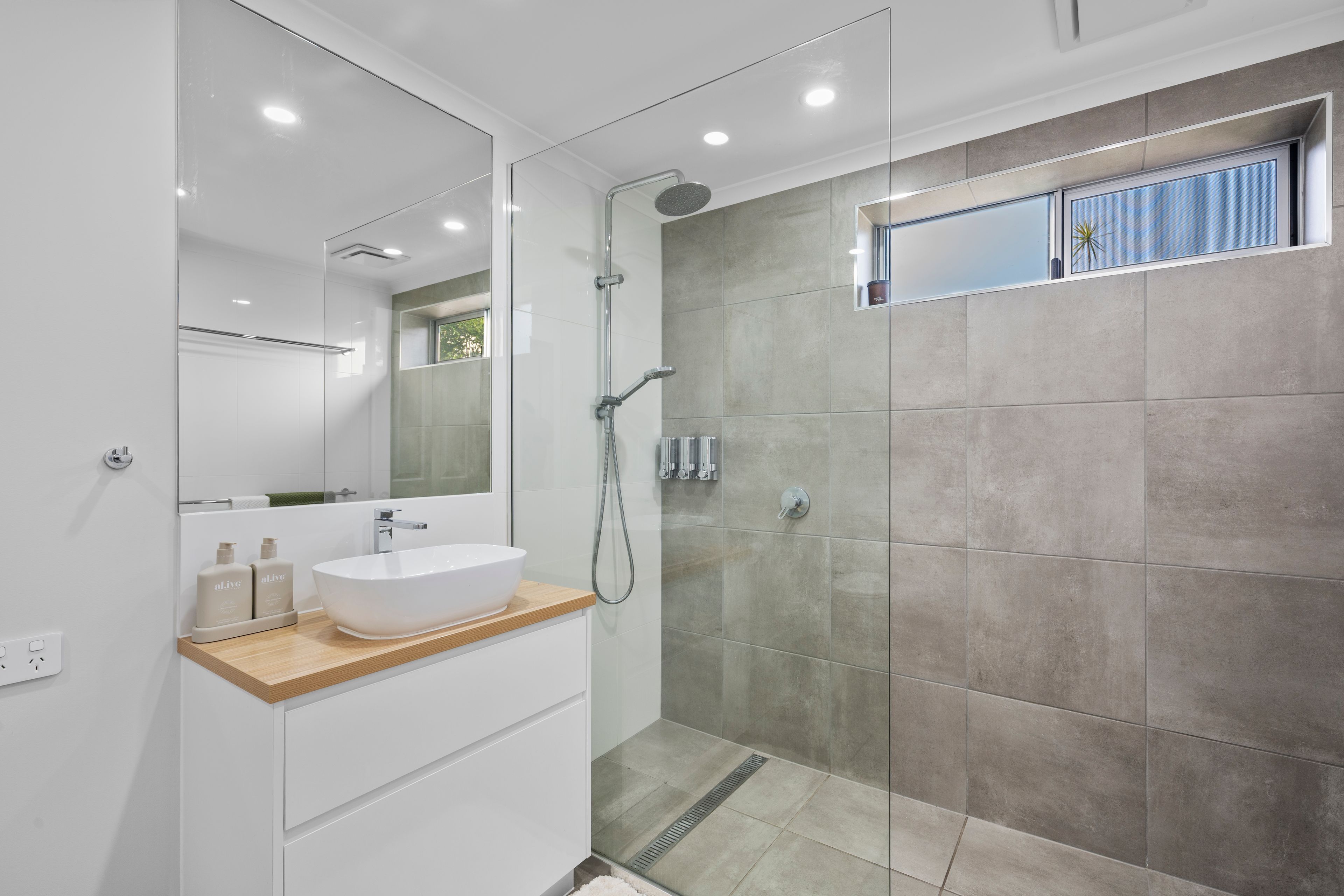 34 Kitchener Road — photo 8 of 25