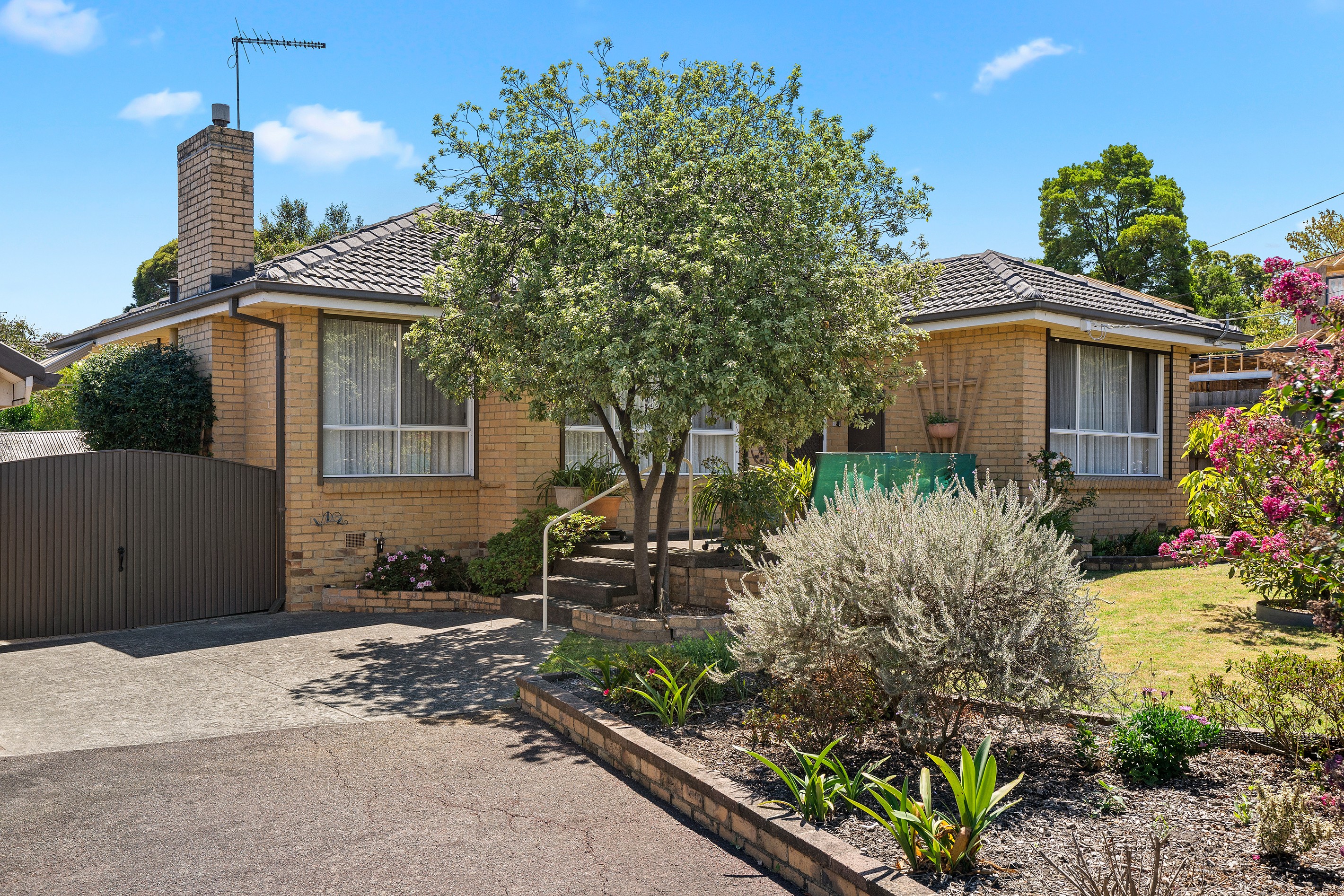13 Oaklands Avenue, Ferntree Gully, VIC 3156