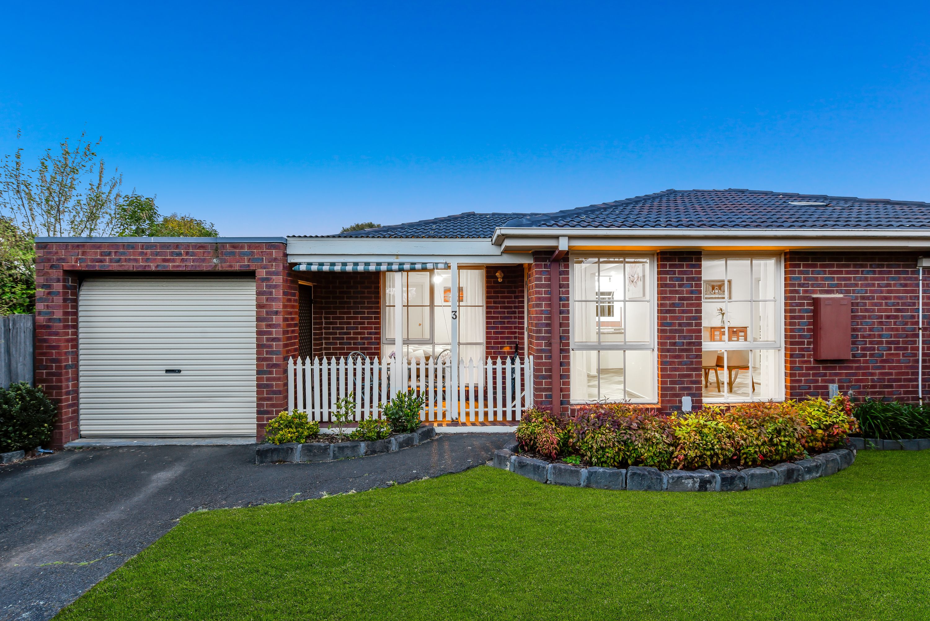 3/4 Acacia Grove, Glen Waverley VIC 3150