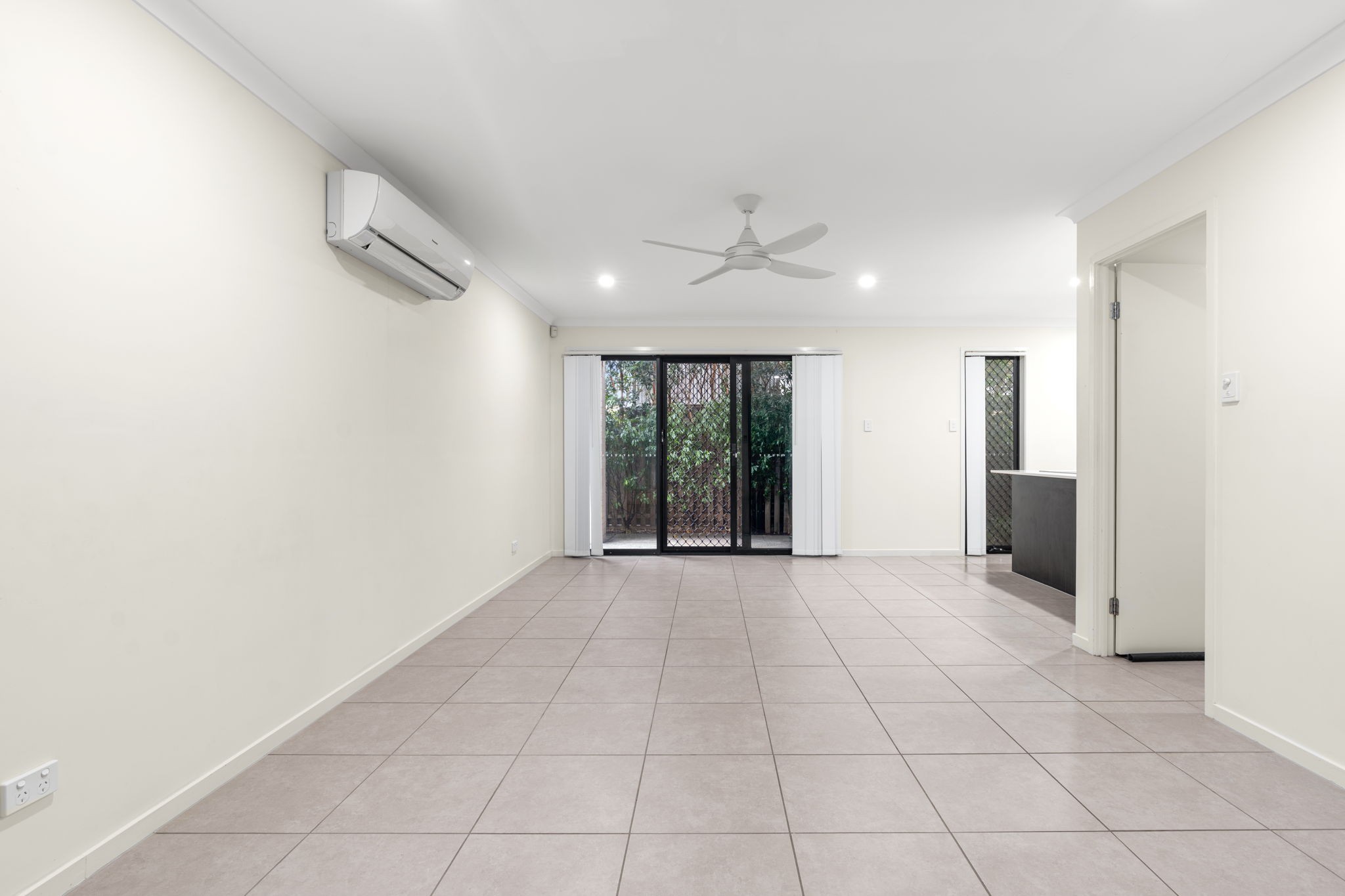 1/6 Carnarvon Avenue, Springfield Lakes, QLD 4300