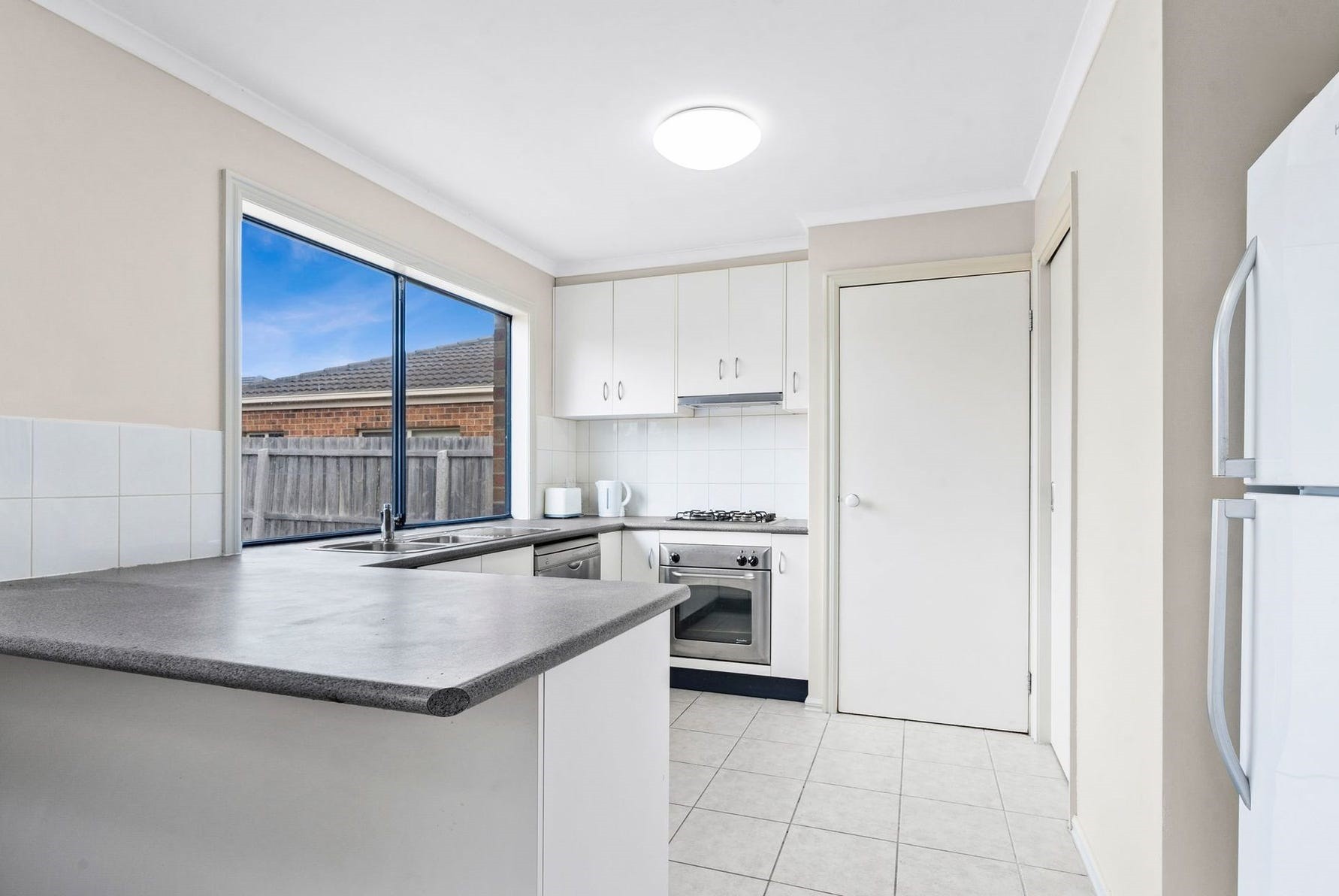 47 Oakwood Crescent, Waurn Ponds, VIC 3216