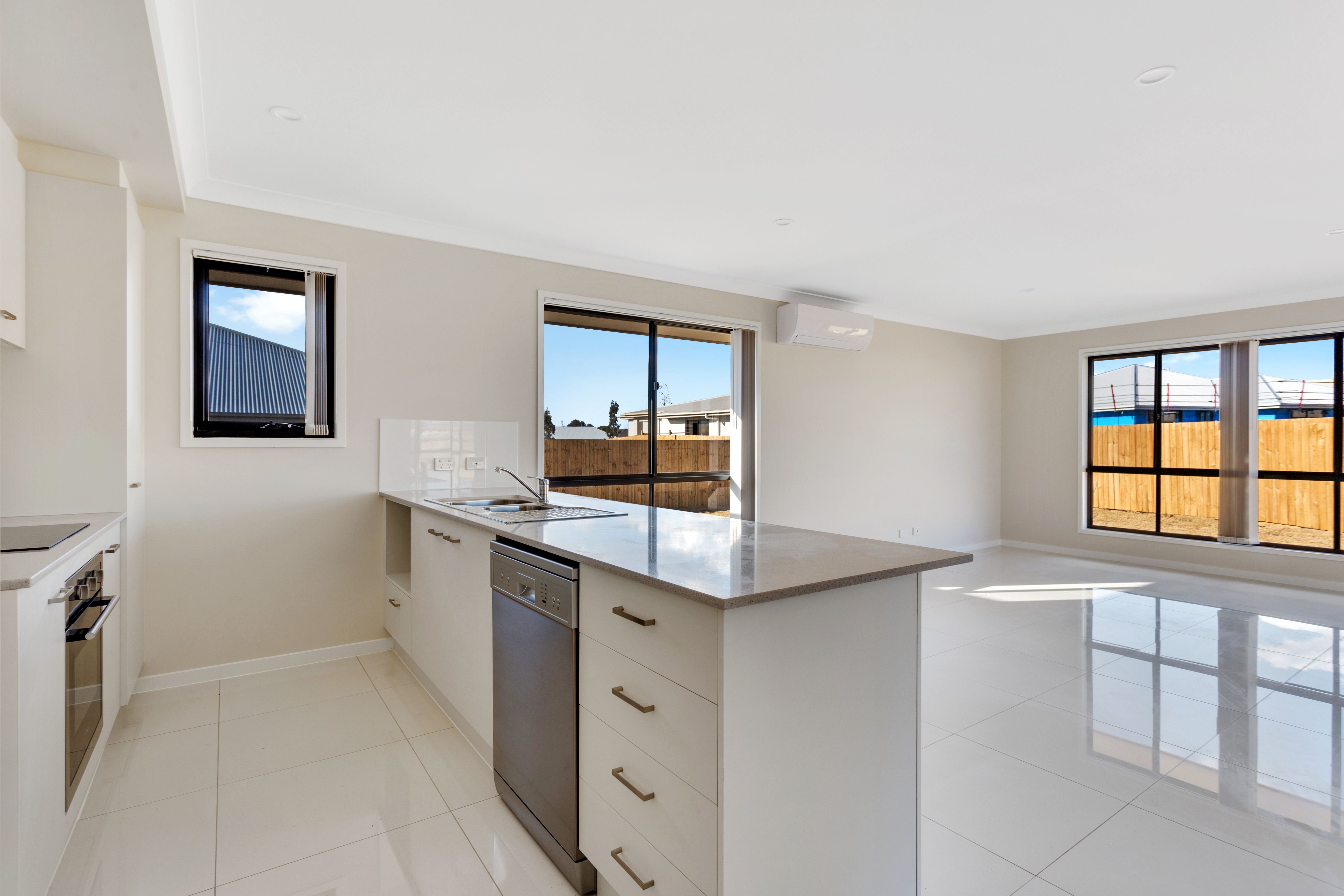 21 Myrtleford Crescent, CAMBOOYA, QLD 4358