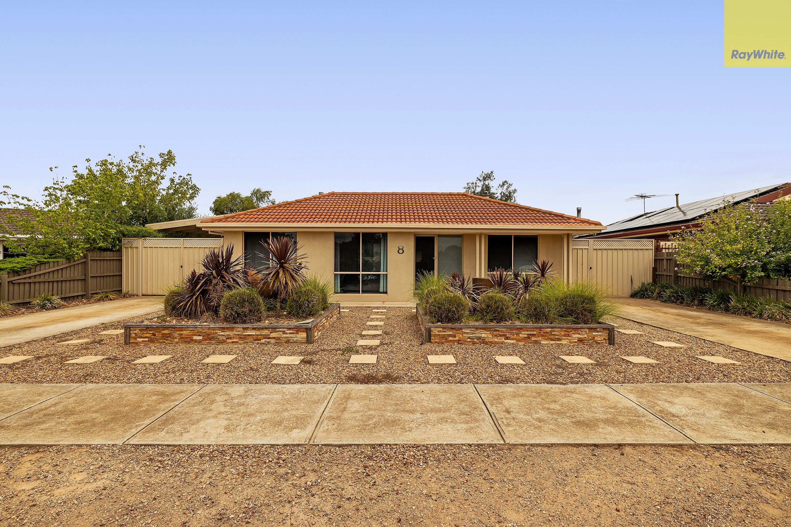 8 Cromwell Close, Melton South VIC 3338