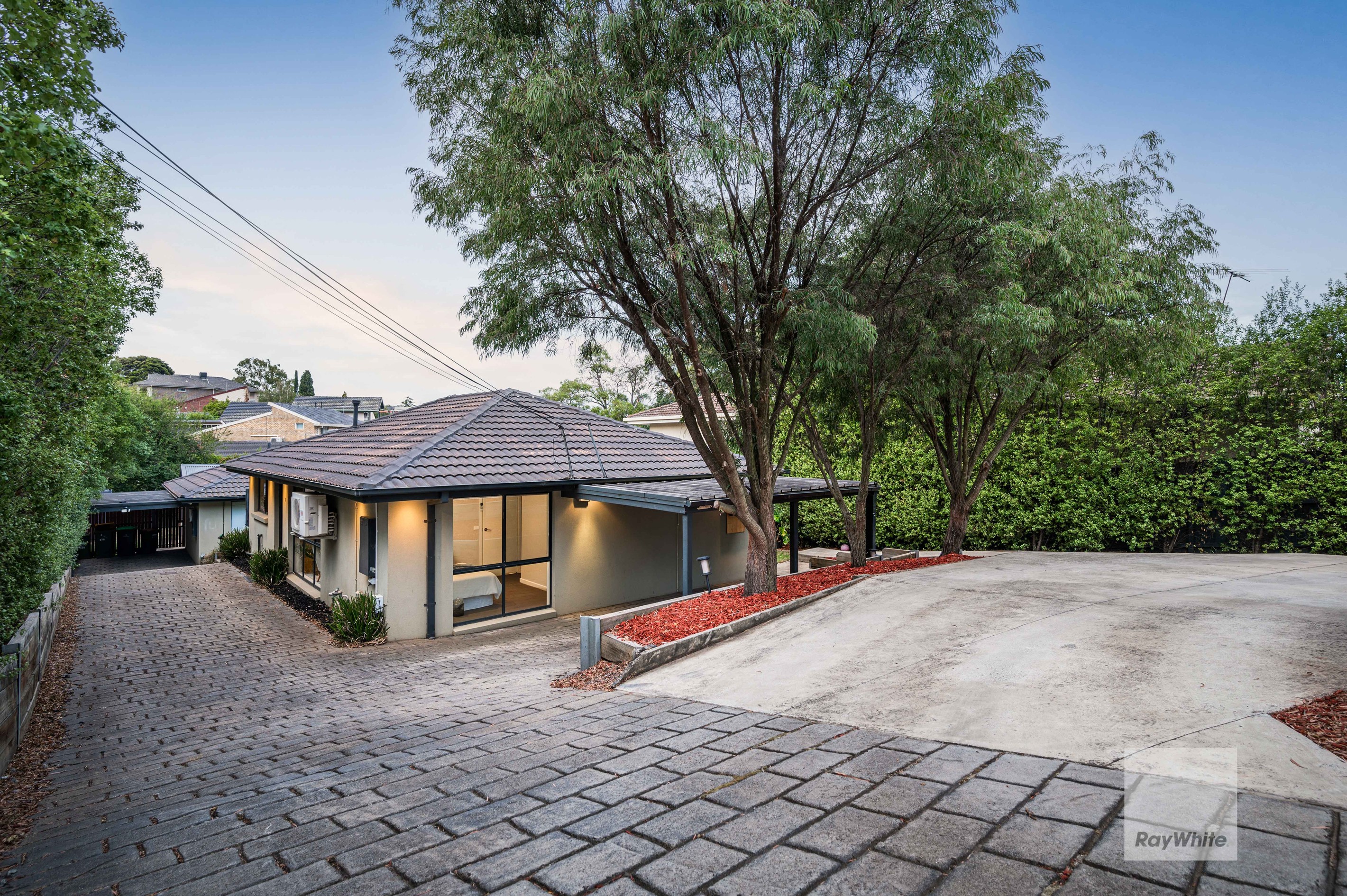 1/376 Mascoma Street, Strathmore Heights, VIC 3041