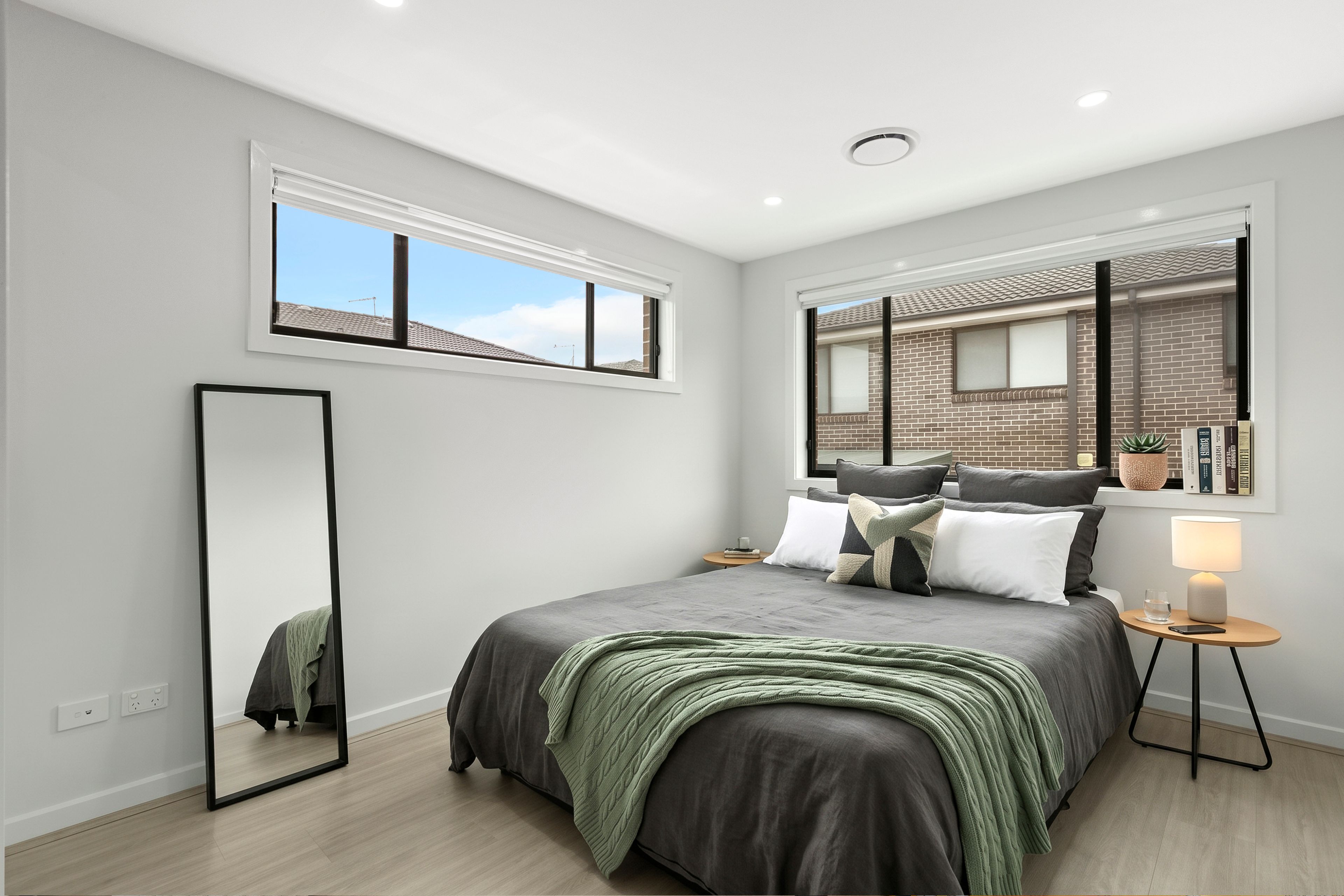 A Stylish Family Retreat Within 2 Minutes Walking Distance to Yarra Park Playground | Within Schofields Public School Catchment! — photo 15 of 17