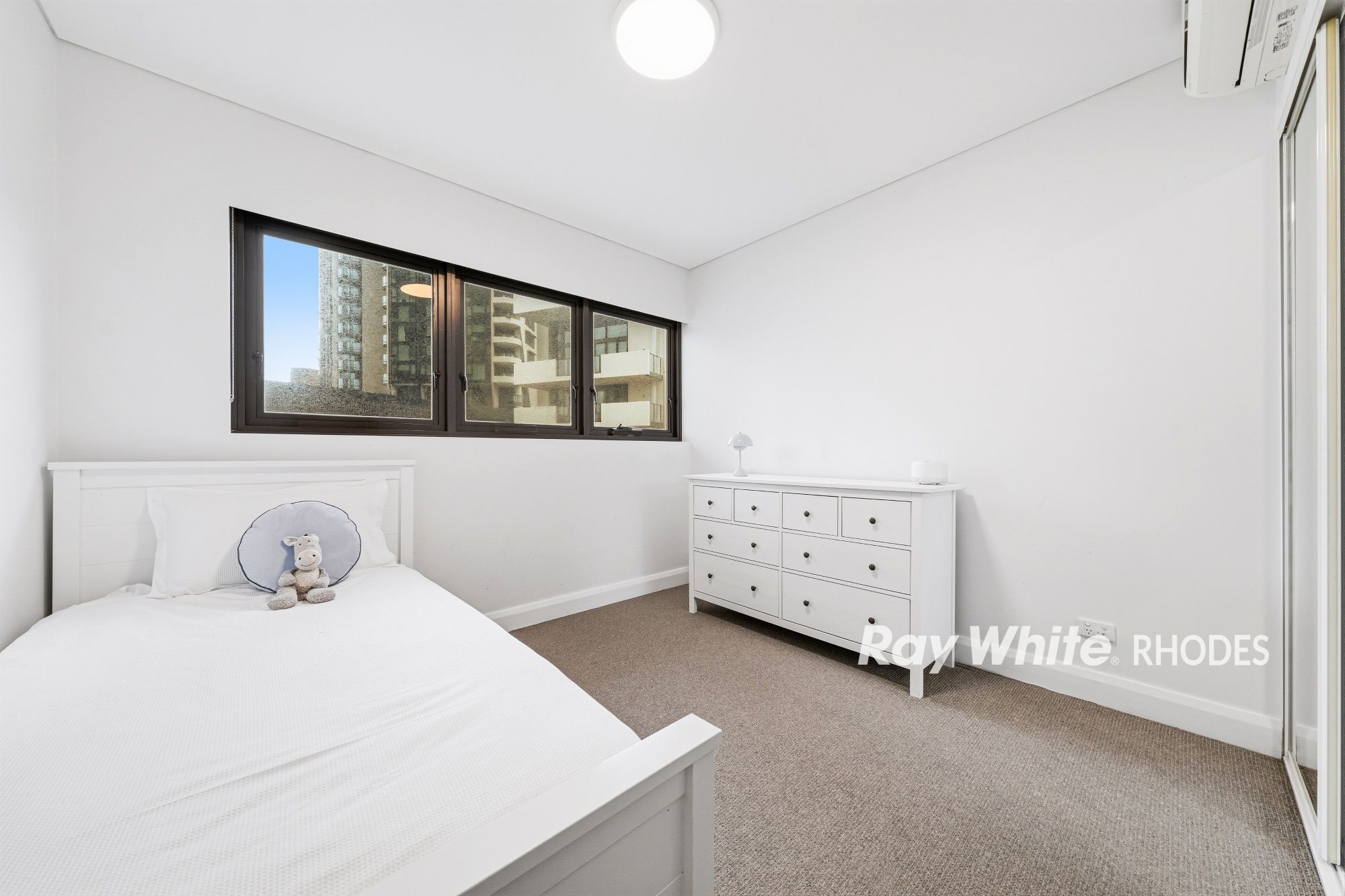 211/42 Walker Street — photo 3 of 16