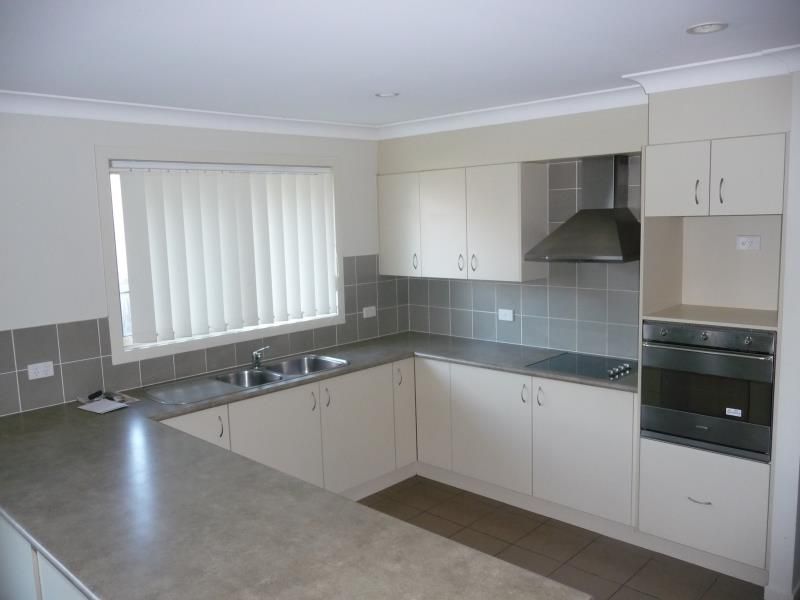 28 Lake Manchester, Logan Reserve, QLD 4133