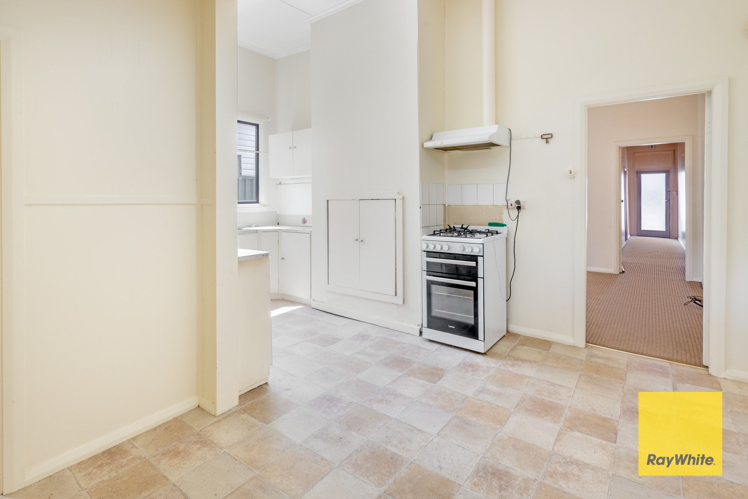 90 Laurence Street — photo 10 of 17