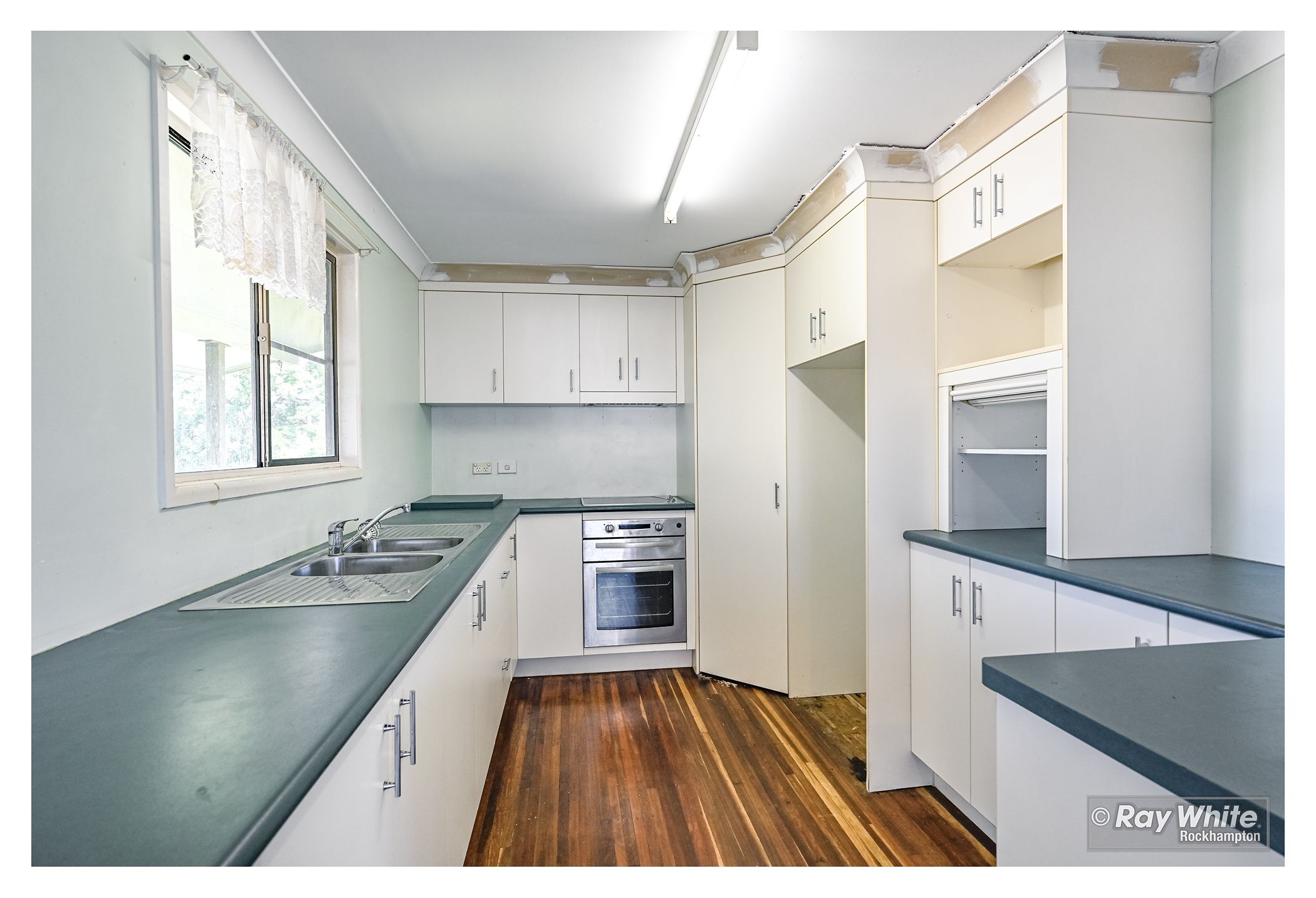 82 Medcraf Street, Park Avenue, QLD 4701