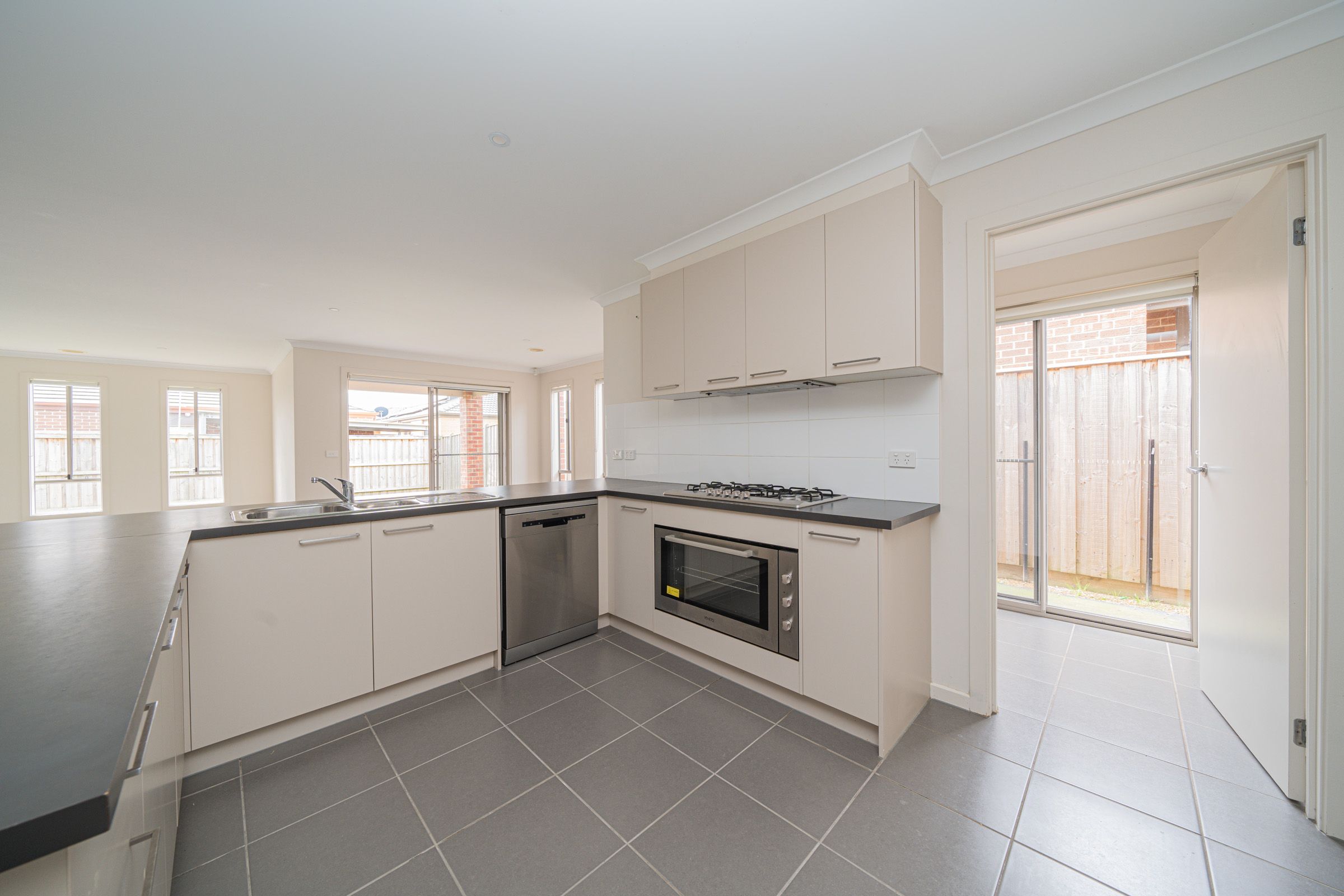 8 Polblue Street, Cranbourne North, VIC 3977