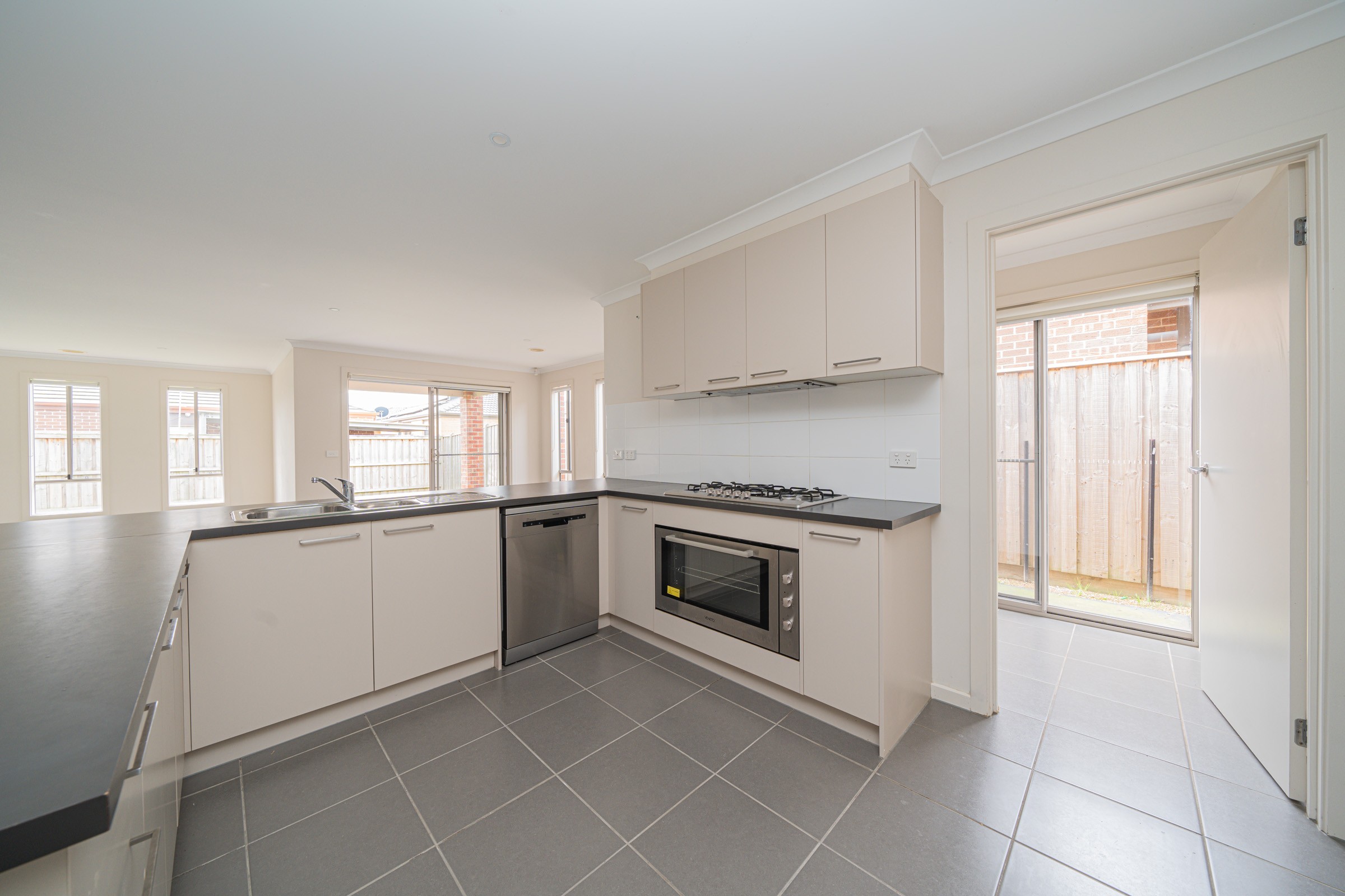 8 Polblue Street, Cranbourne North, VIC 3977