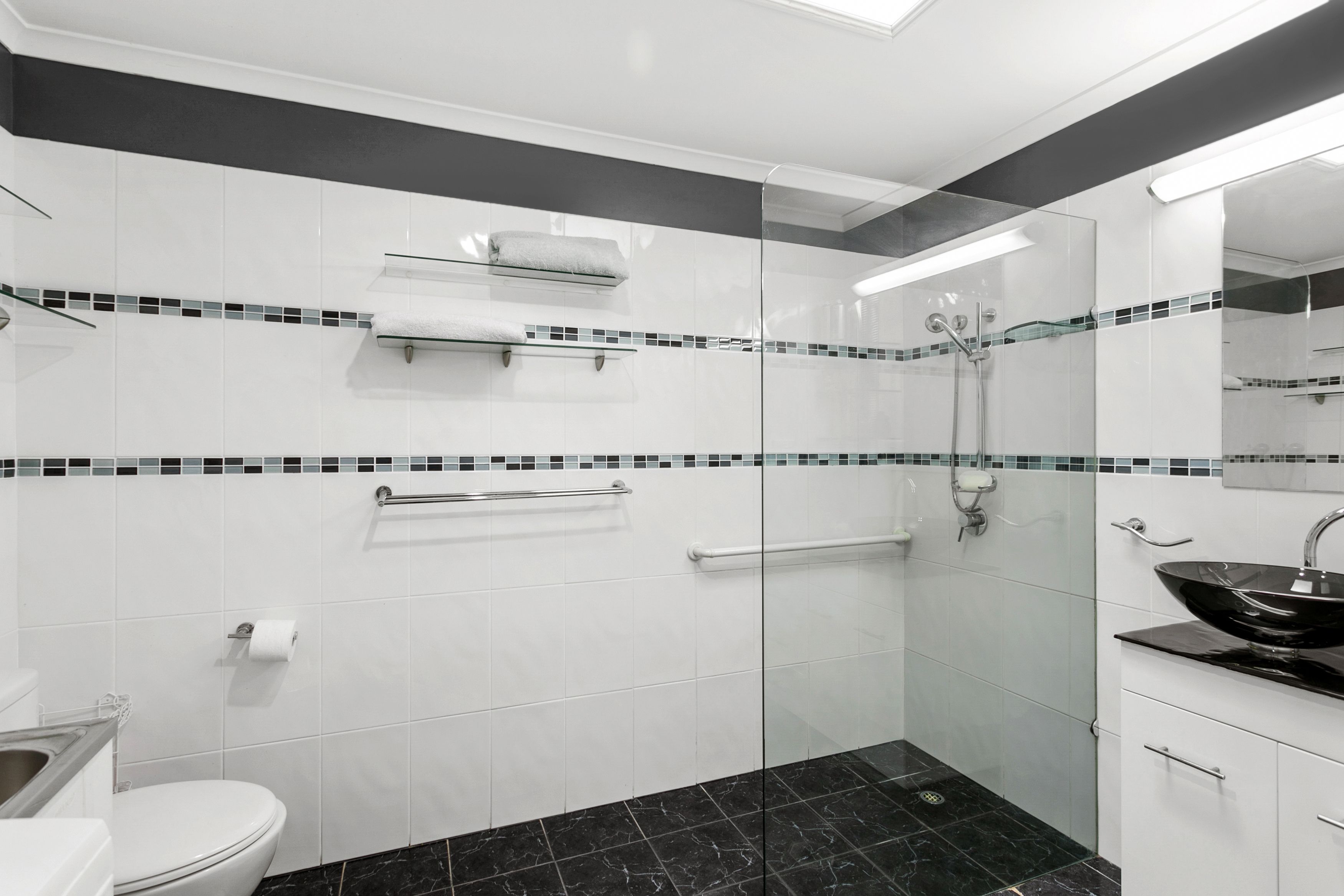 4/61 Ellen Street, Woody Point, QLD 4019 - Sold Unit - Ray White New Farm