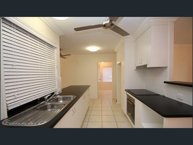 2/25 Surrey Street, Hyde Park, QLD 4812