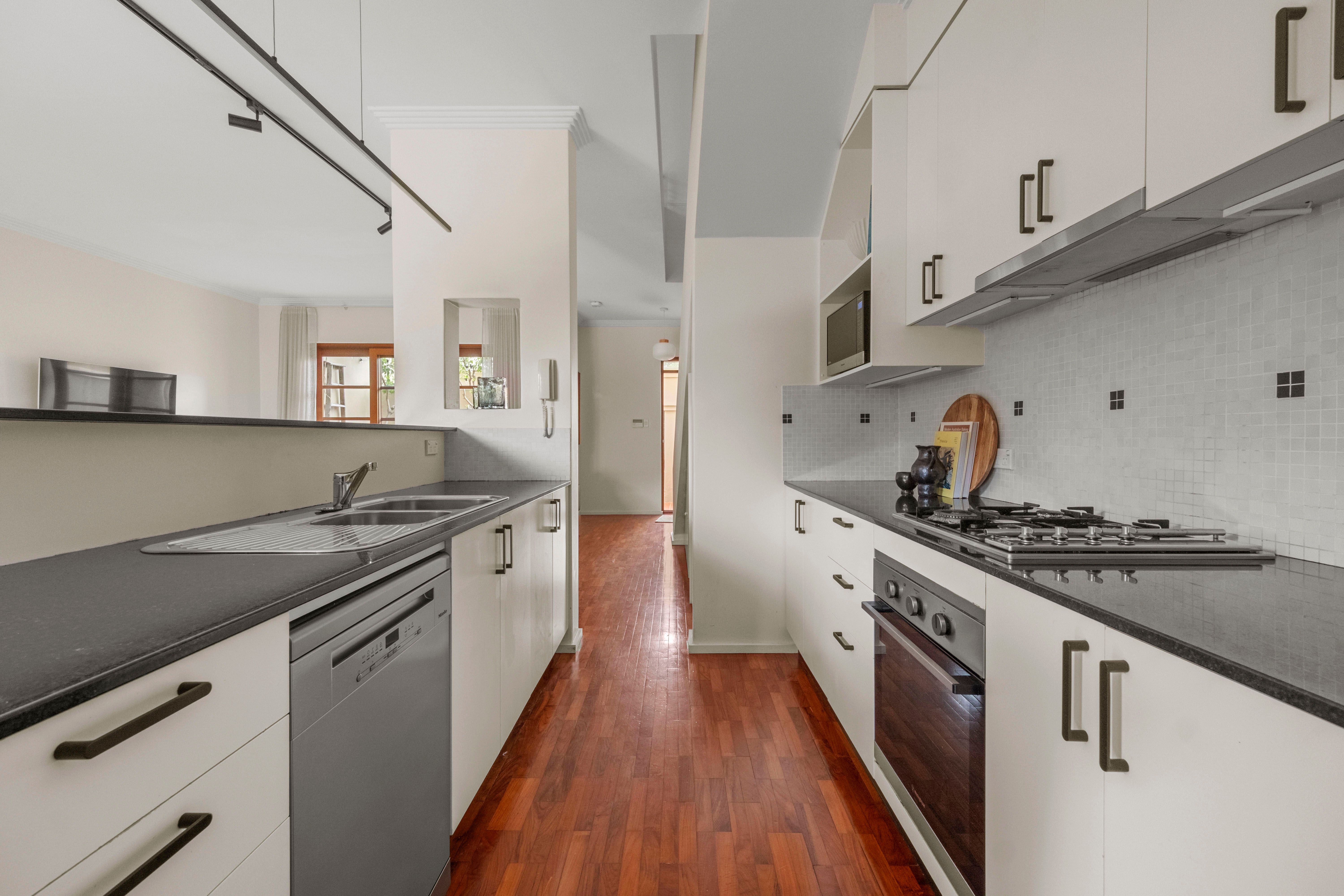 233 York Street — photo 3 of 19