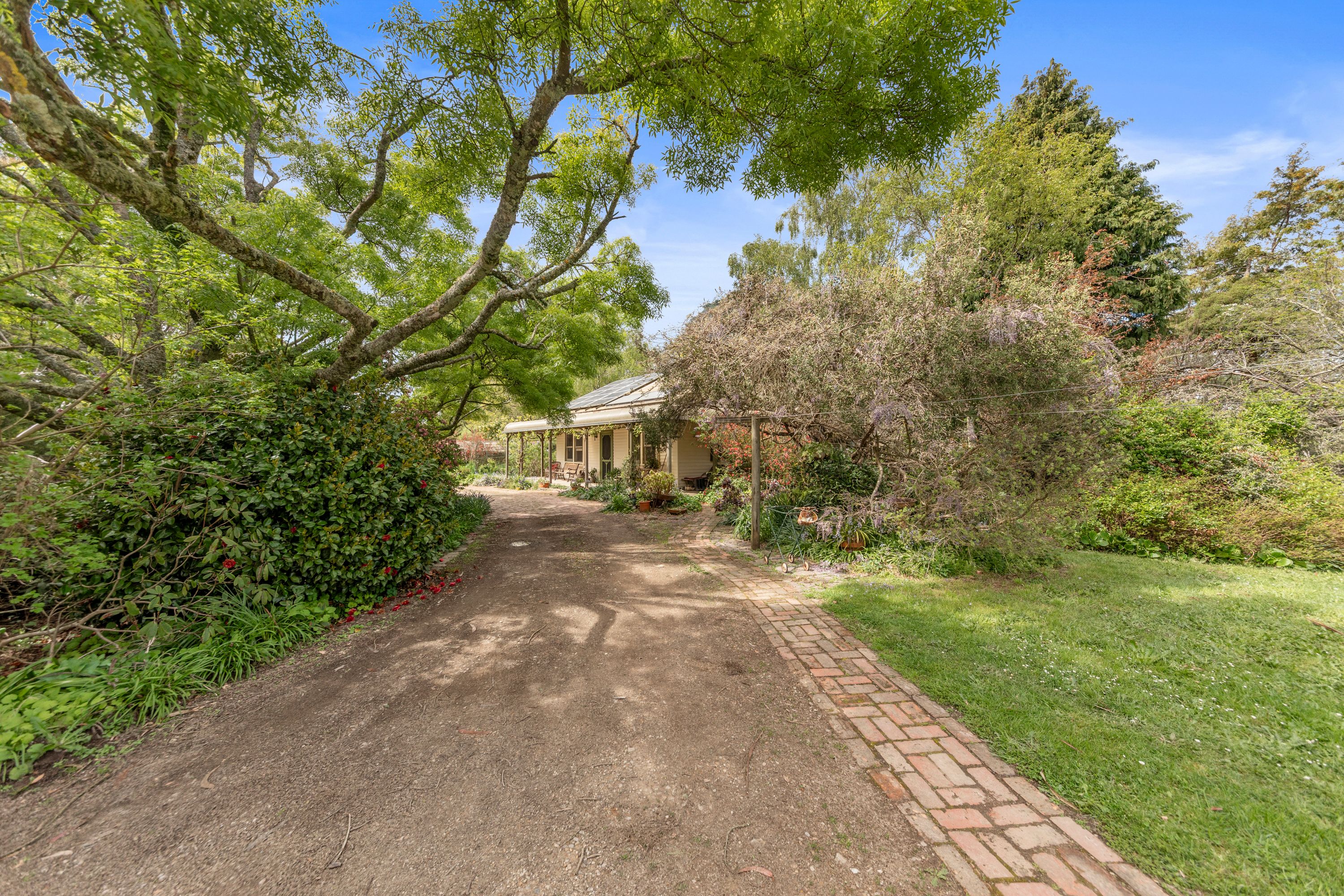52 Earls Road — photo 3 of 30