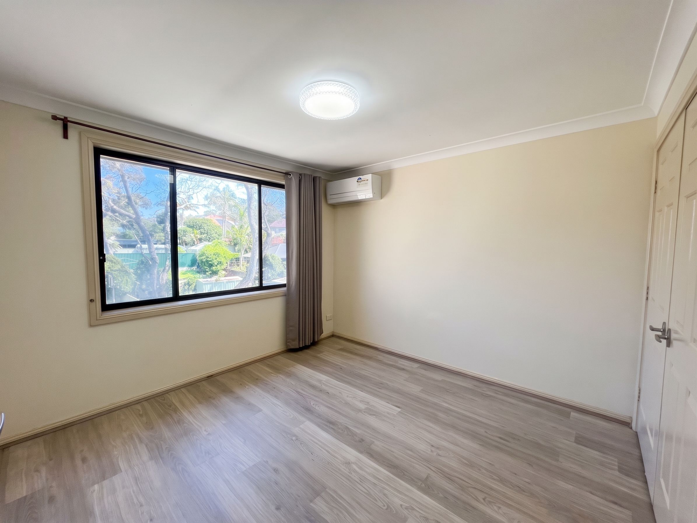 144 Shaftsbury Road — photo 7 of 9