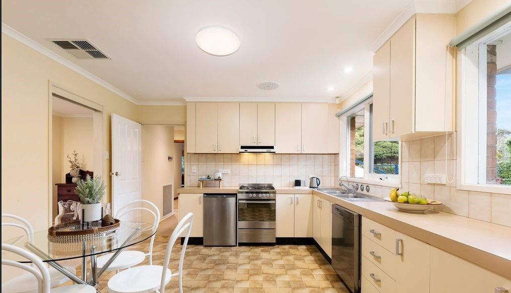 12 Long View Road, Croydon South, VIC 3136