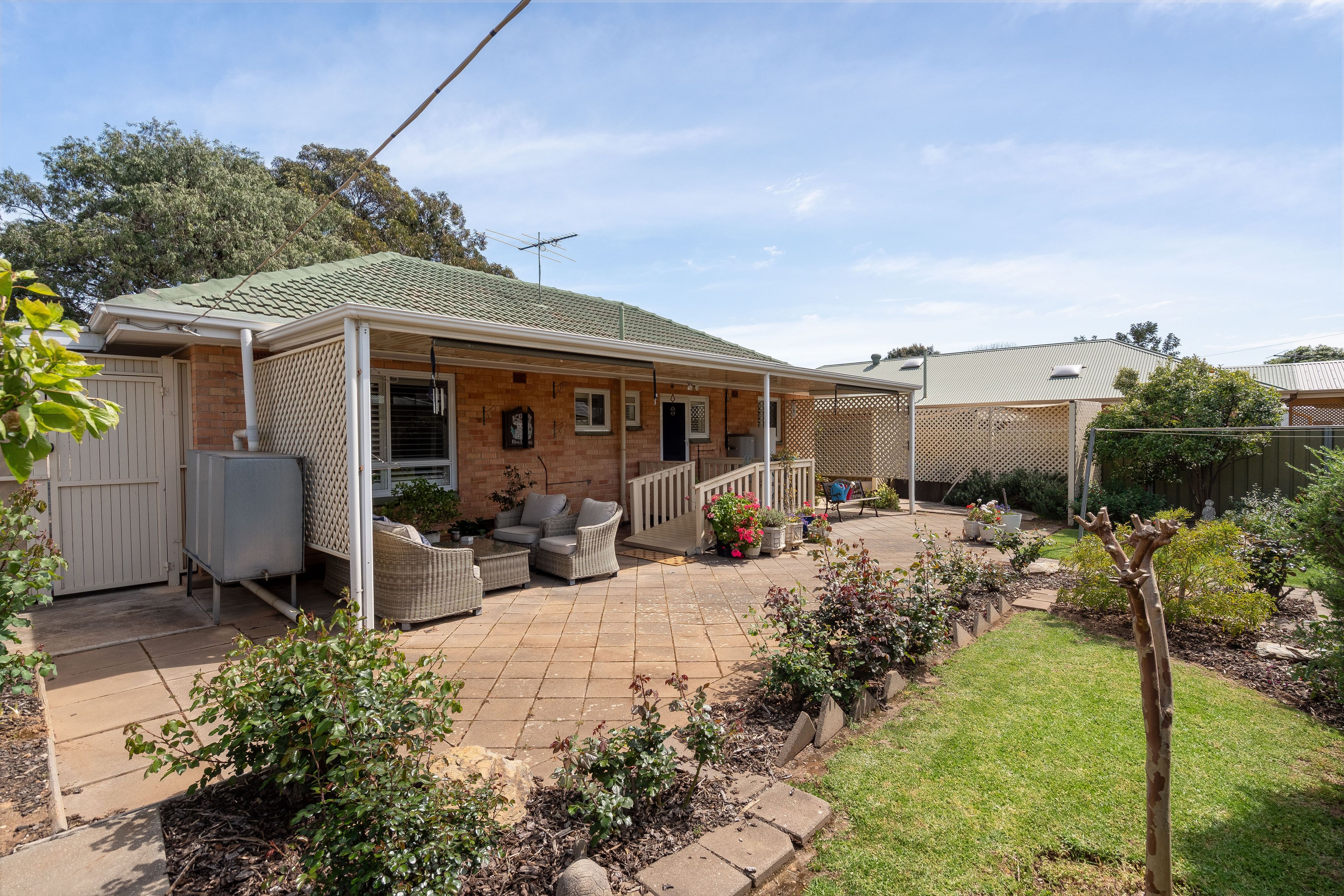 6 Hawkesbury Avenue — photo 19 of 22