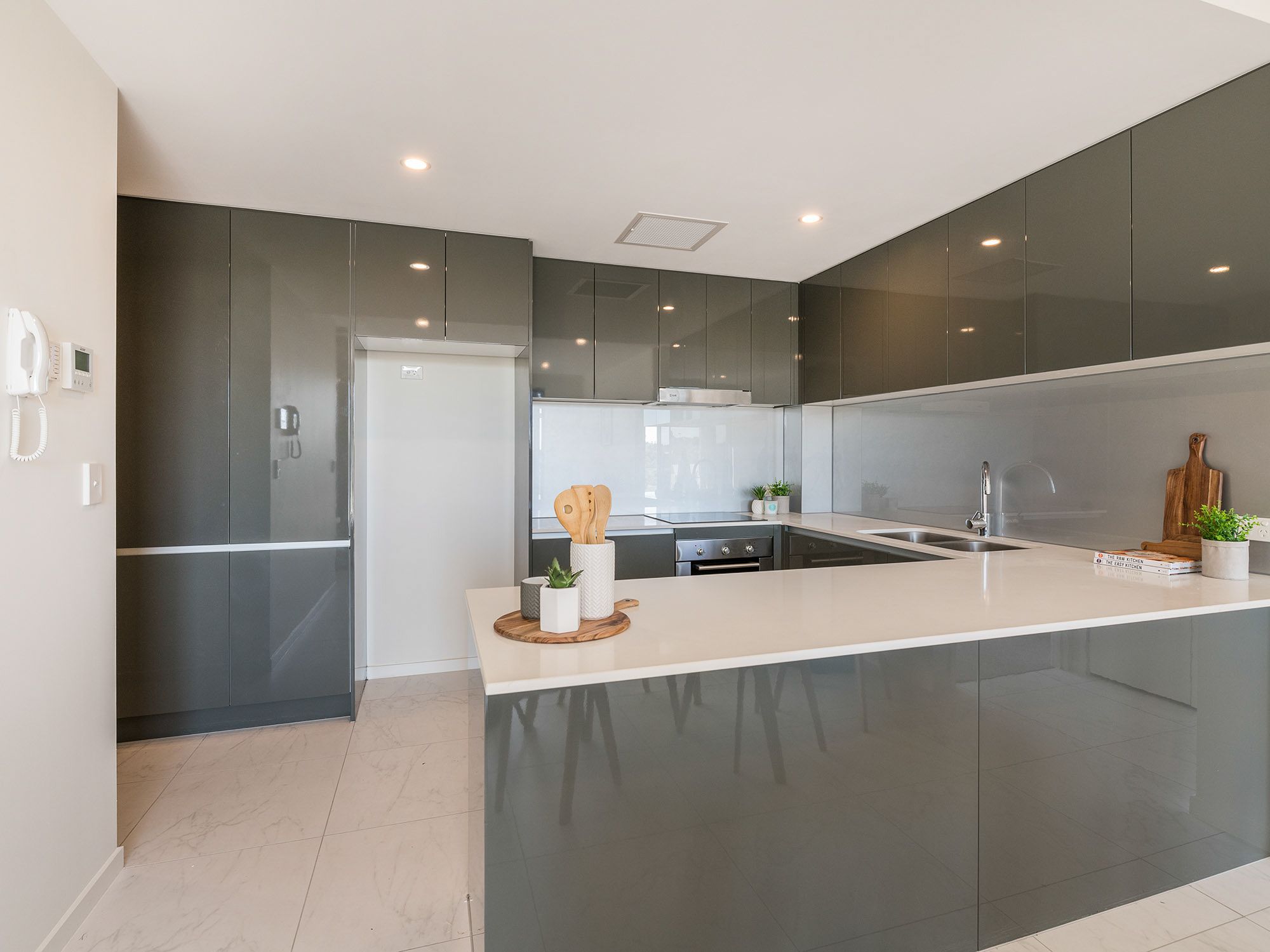 17/902 Logan Road, Holland Park West, QLD 4121