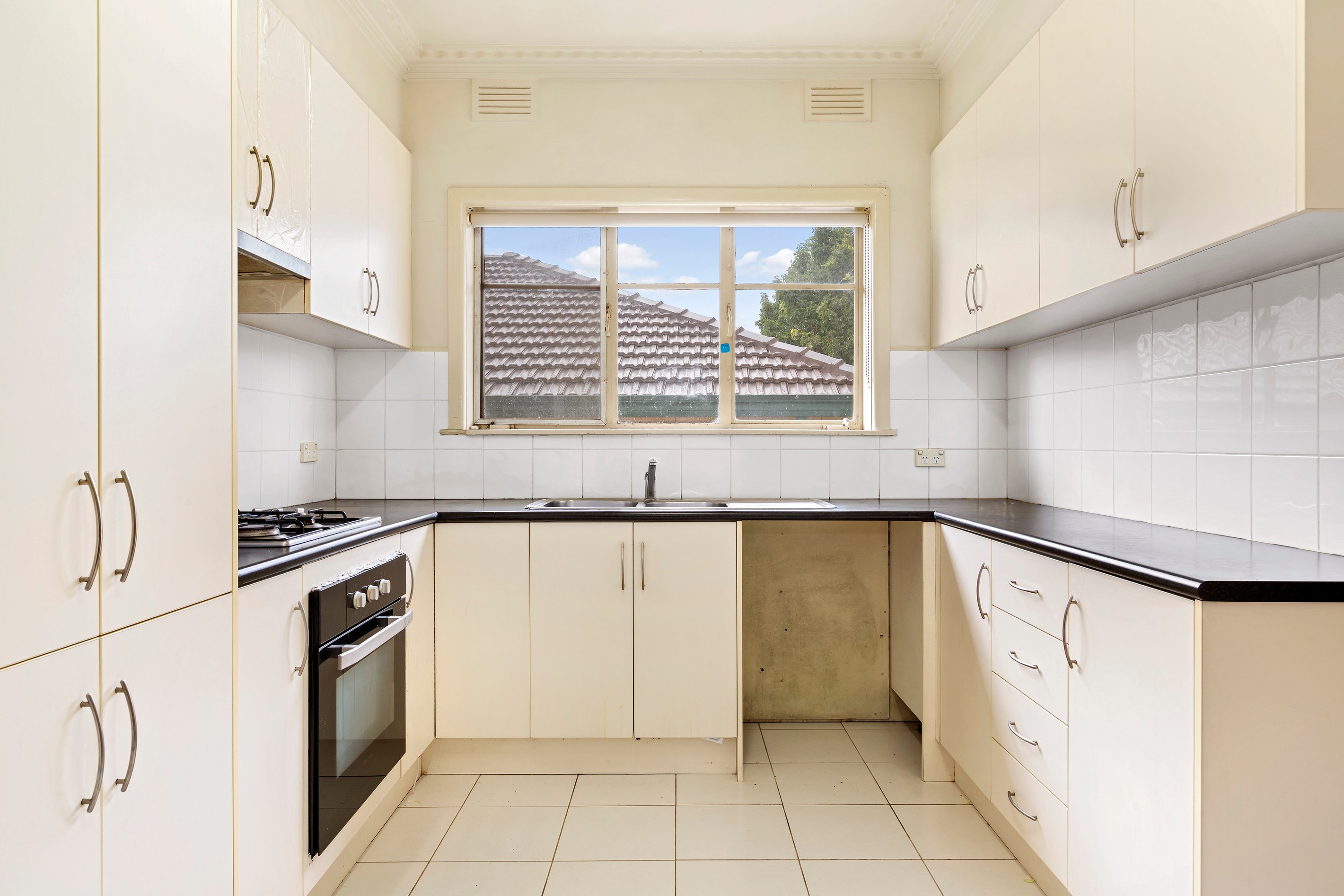1/4 Aikman Crescent, Chadstone, VIC 3148