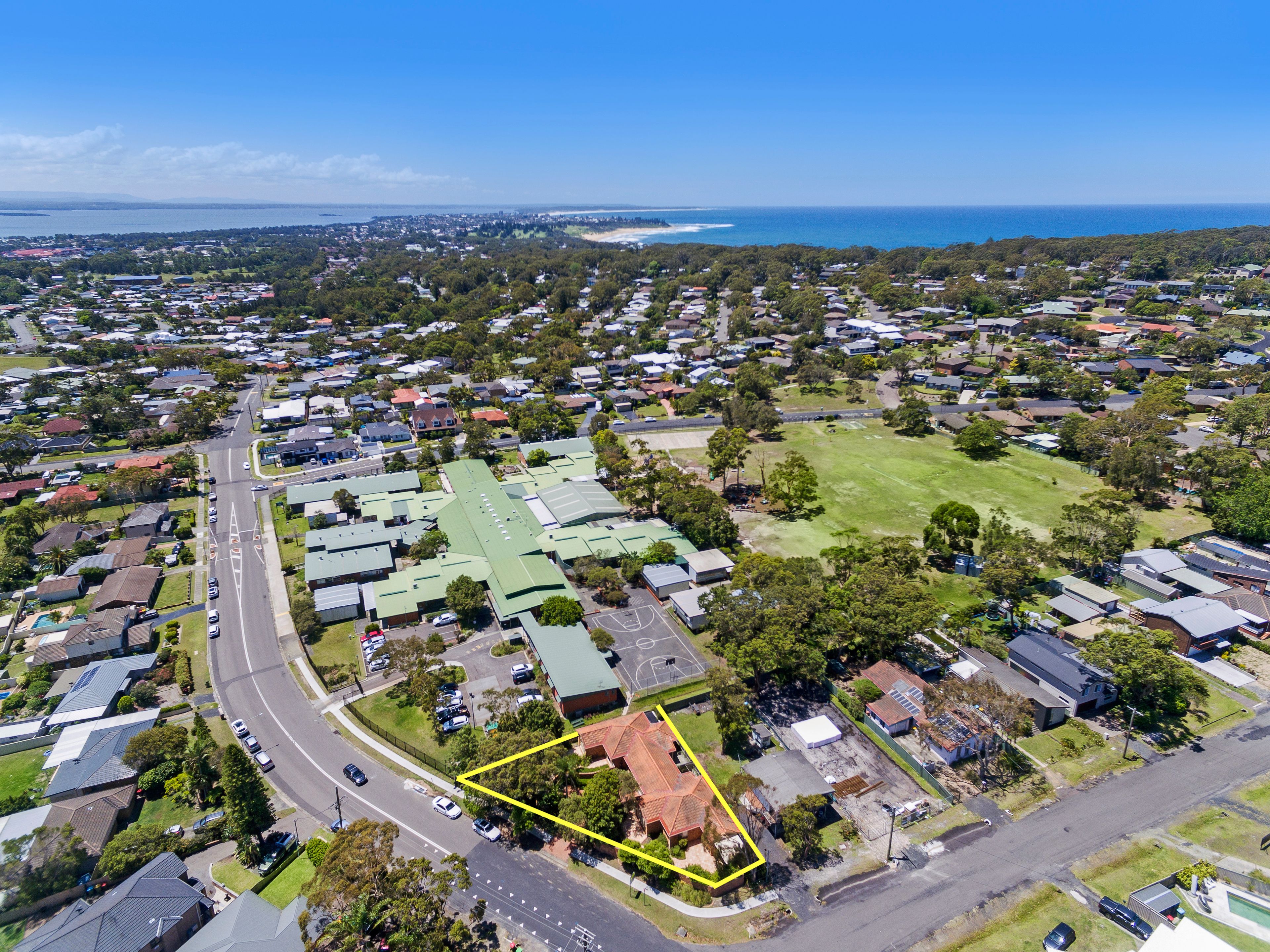 1/2 Keats Avenue, Bateau Bay NSW 2261